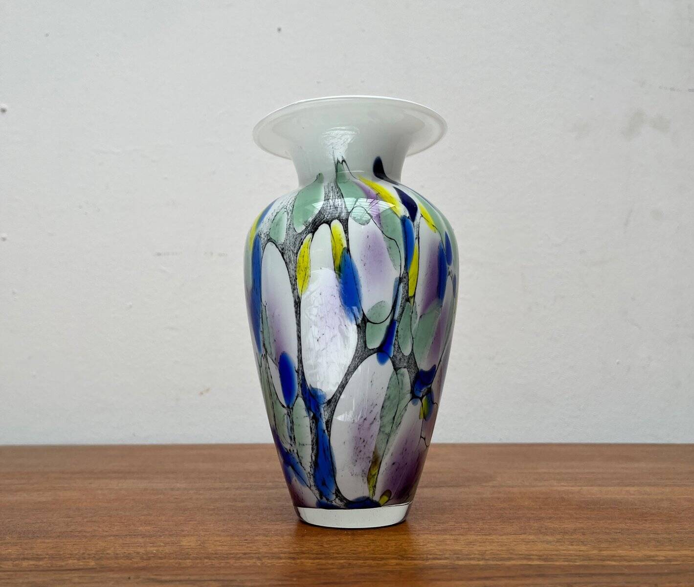 Postmodern glass vase by Hans Jürgen Richartz for the Richartz art collection, 1980s.