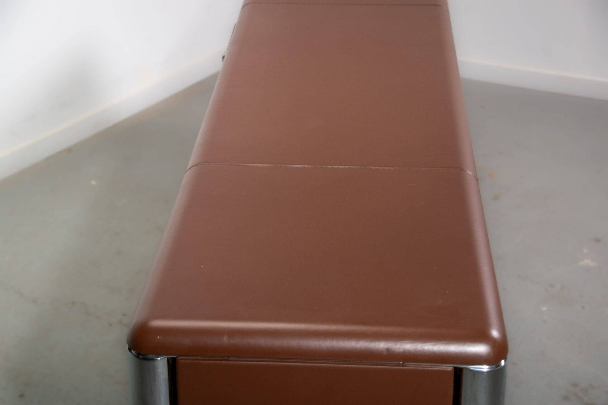 No. 3076 credenza extension in Vitello leather from the Pfister Executive Office Collection for KnollStudio. Circa 1988