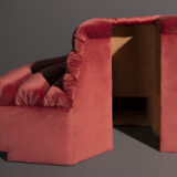 Italian design round sofa in pink velvet
