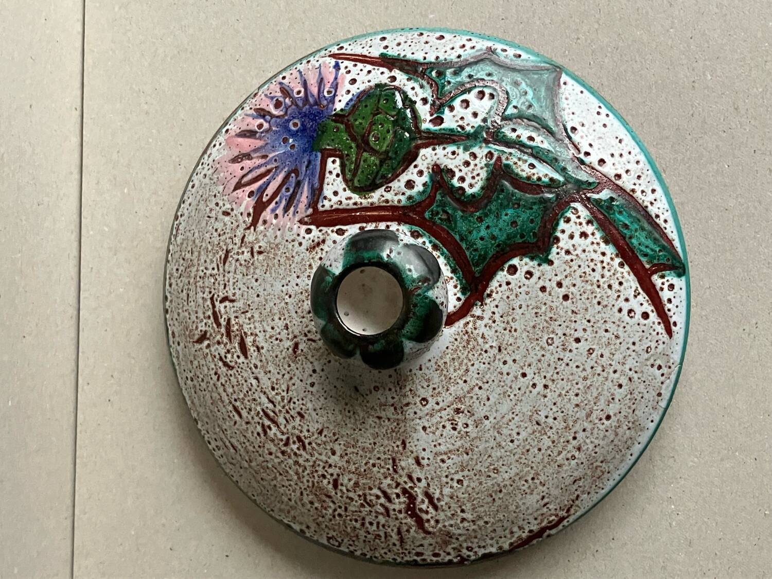 Ceramic pot with lid