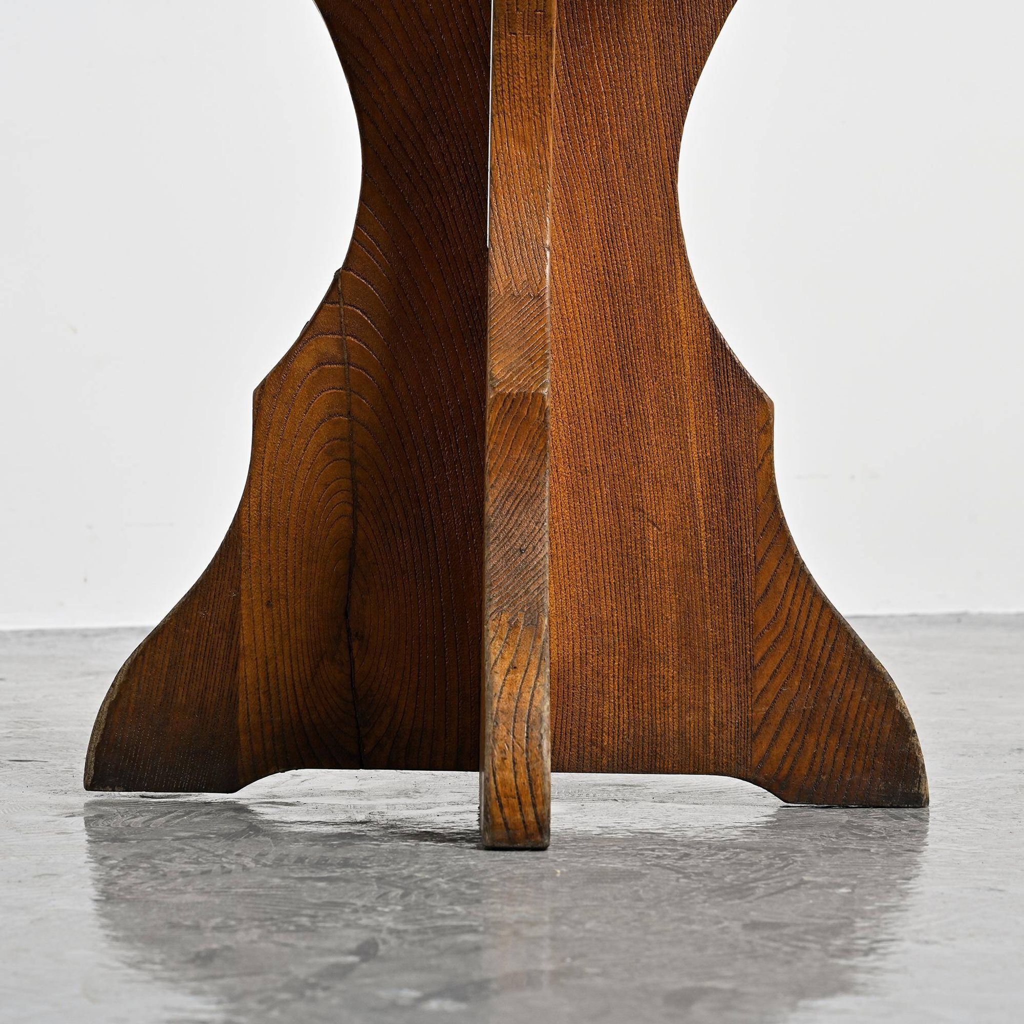 Paire de tables d'appoint en pin massif, Alpes françaises, vers 1970