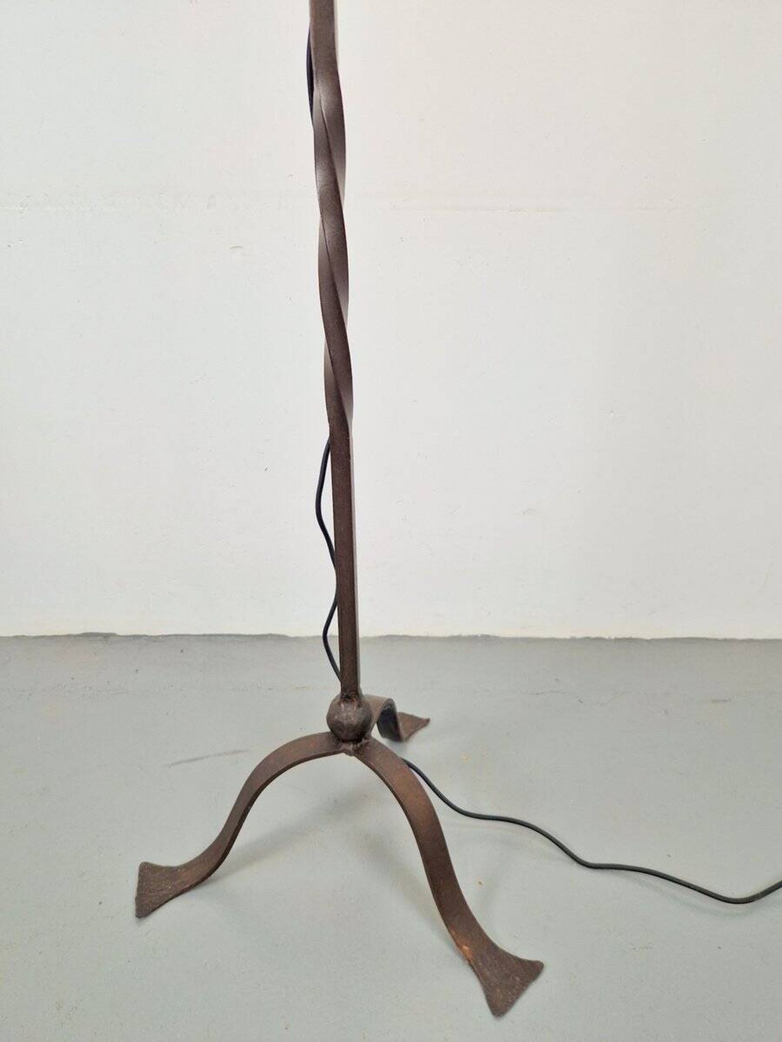 Lampe de sol brutaliste en fer forgé, années 1950