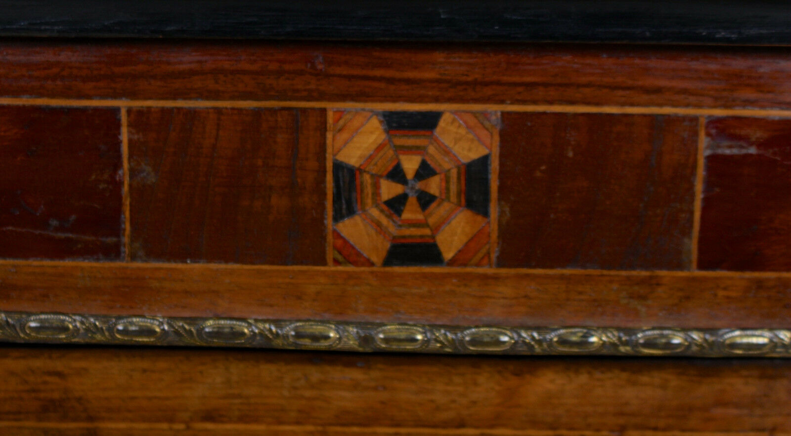 Vitrine marqueterie acajou glacé