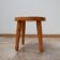 Tabouret suédois ou table latérale de pin du milieu du siècle