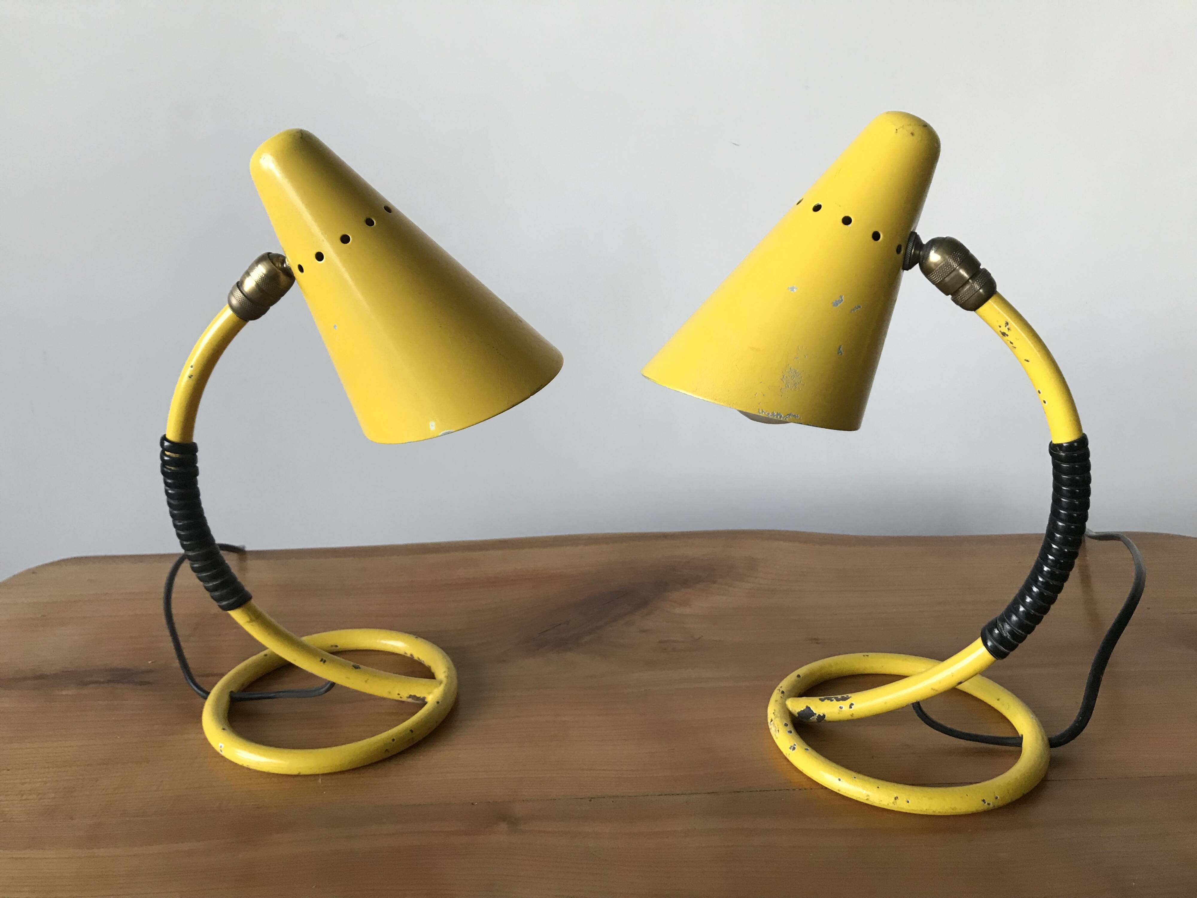 Paire de lampes de chevets jaunes années 50.