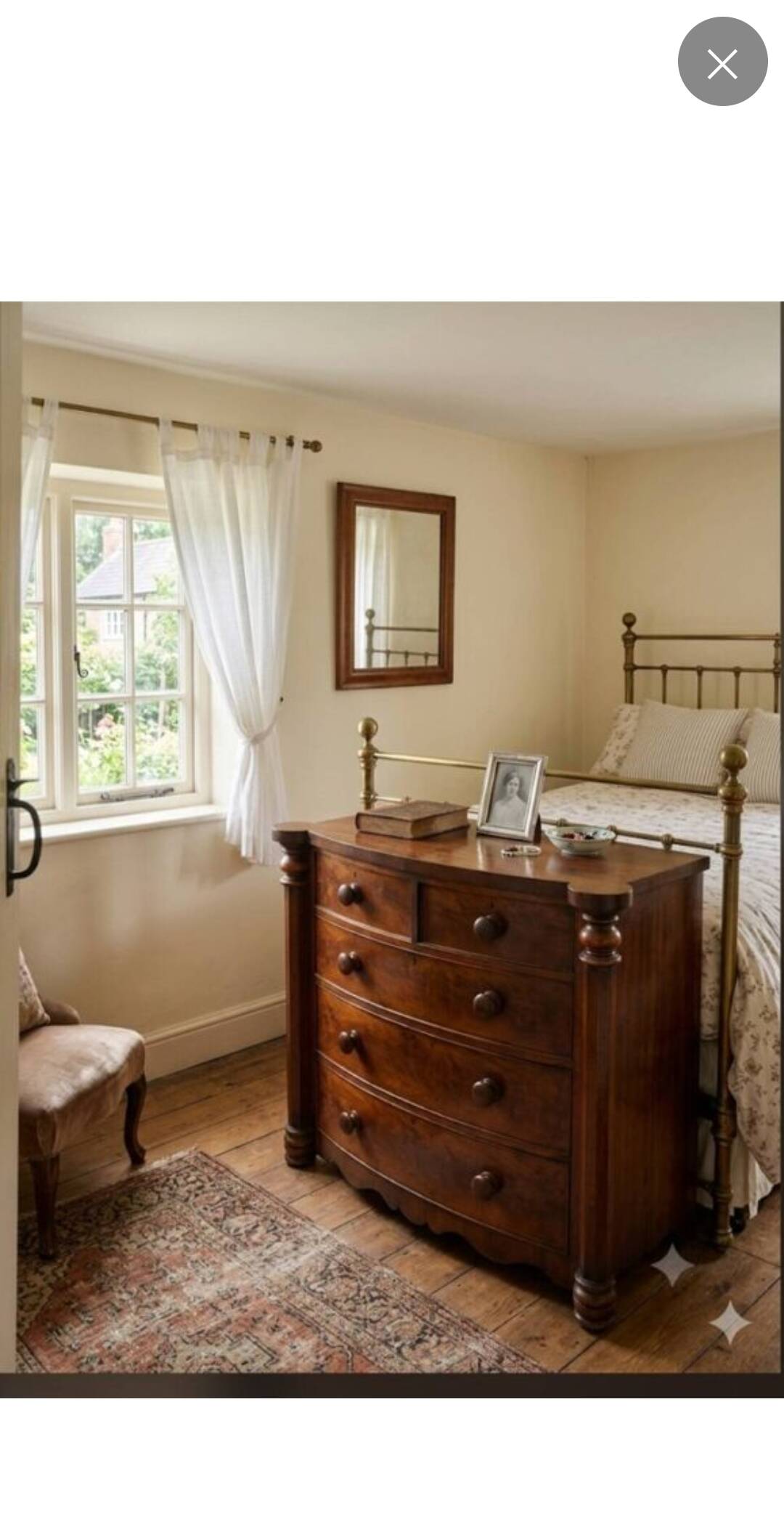 Commode galbée ancienne en acajou