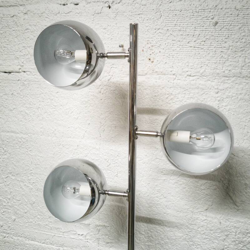 “Eye ball” floor lamp with tulip base