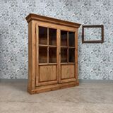 Chic display cabinet in pine (renovated)
