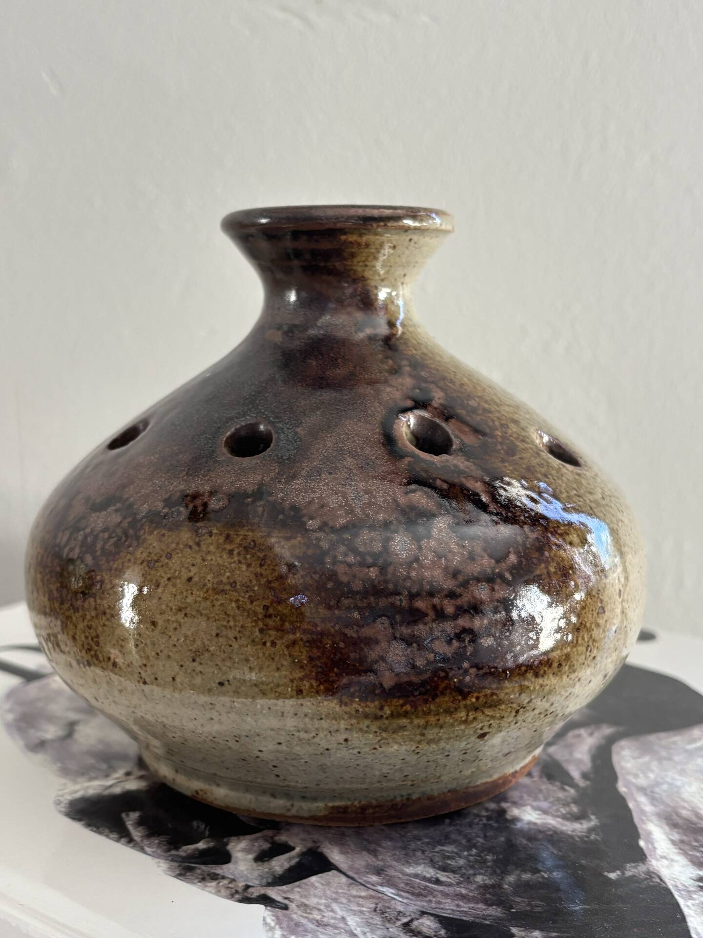 Stoneware flower vase