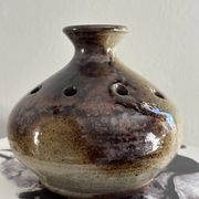 Vase pique fleur en grès