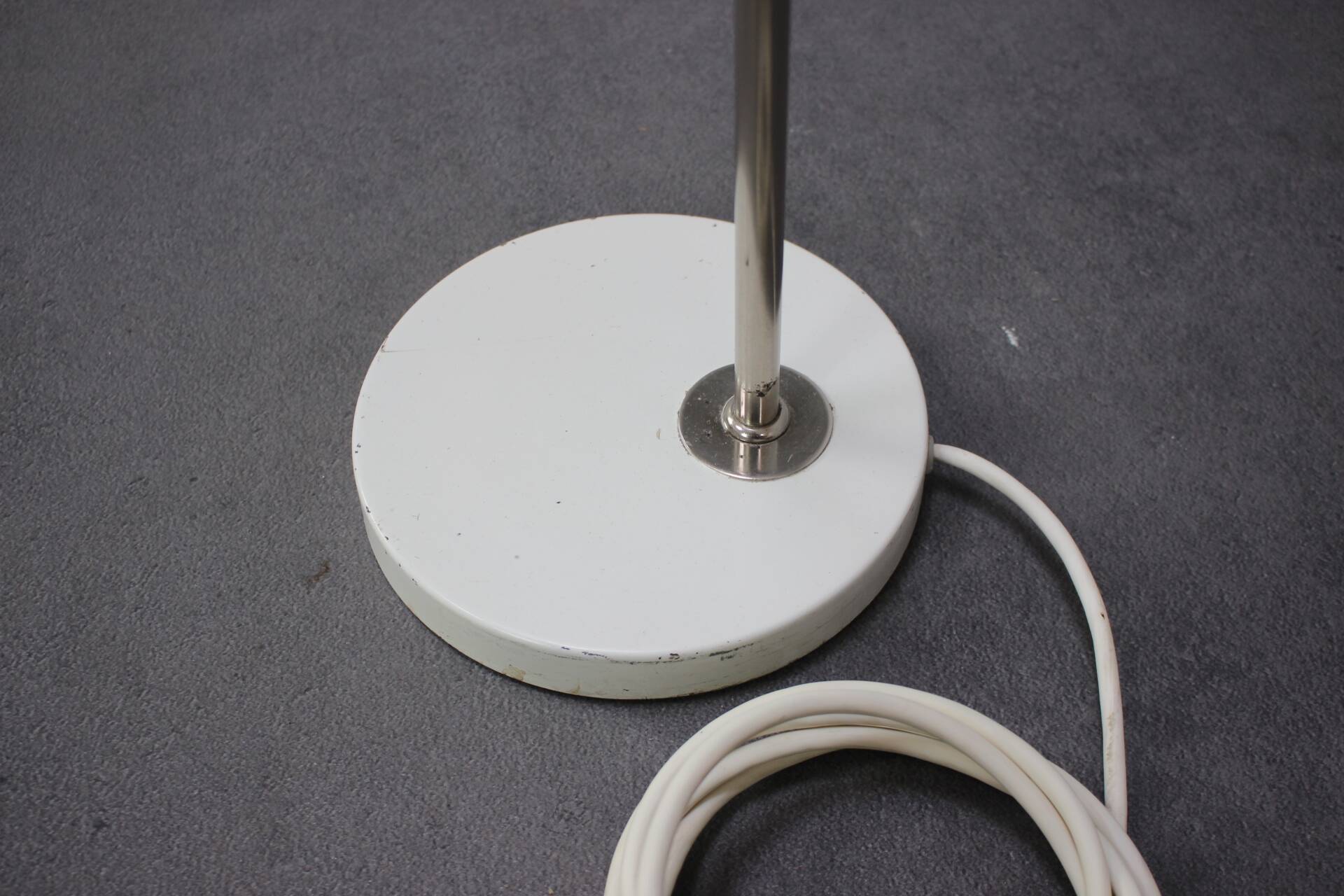 Lampadaire en métal blanc, Tchécoslovaquie 1970