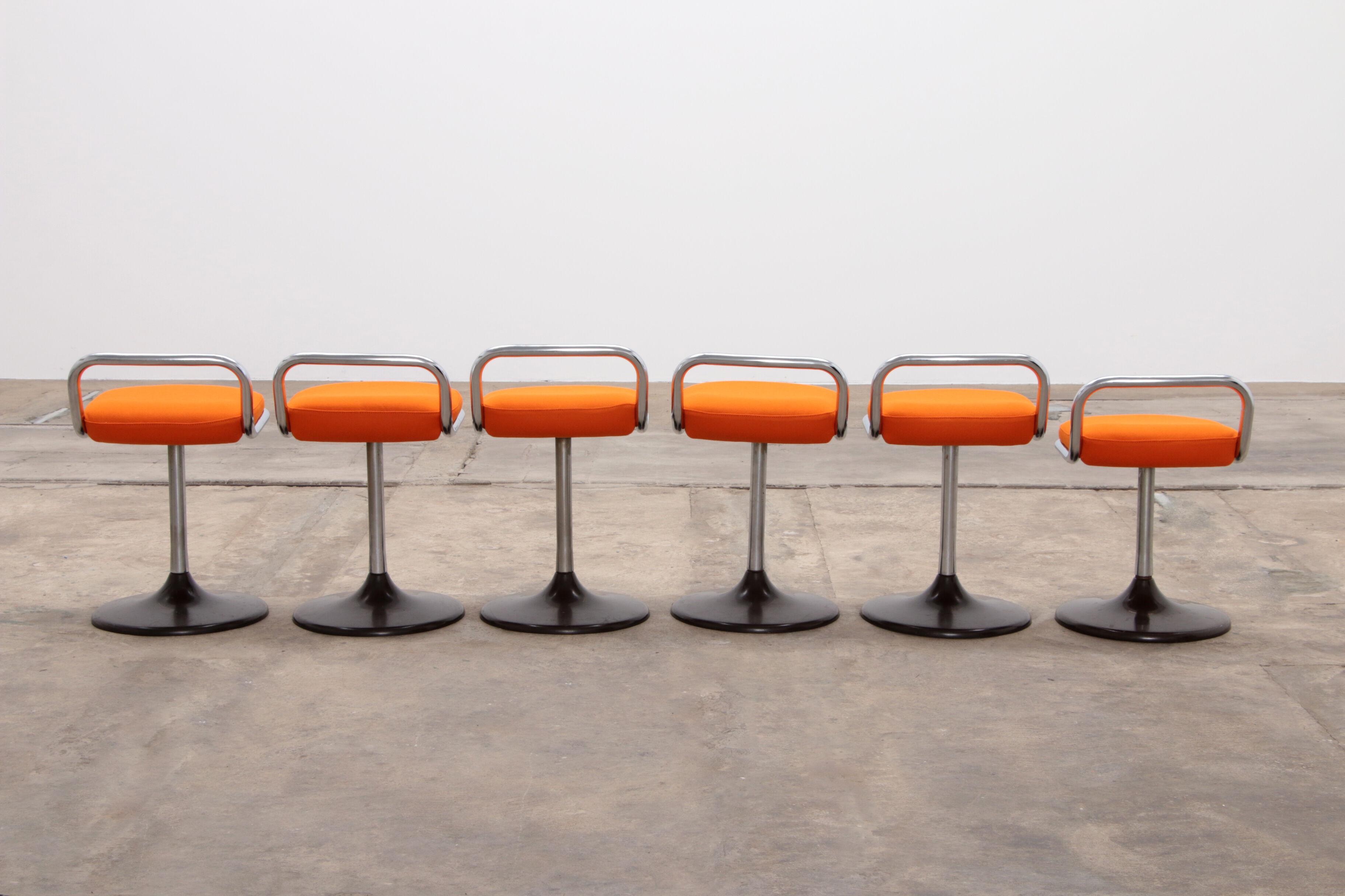6 Italian low bar stools with orange seat 1970 Joe Colombo style