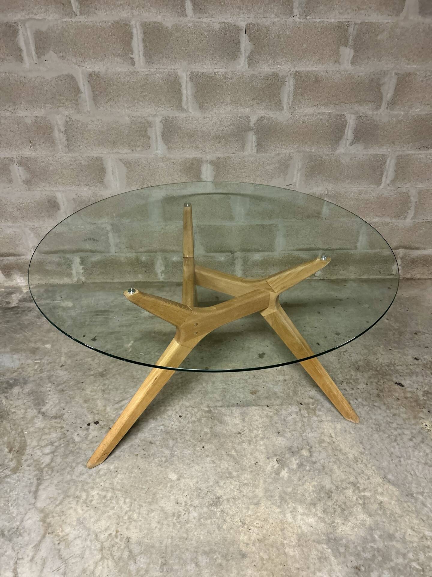 Table en bois et verre AMPM 130 cm