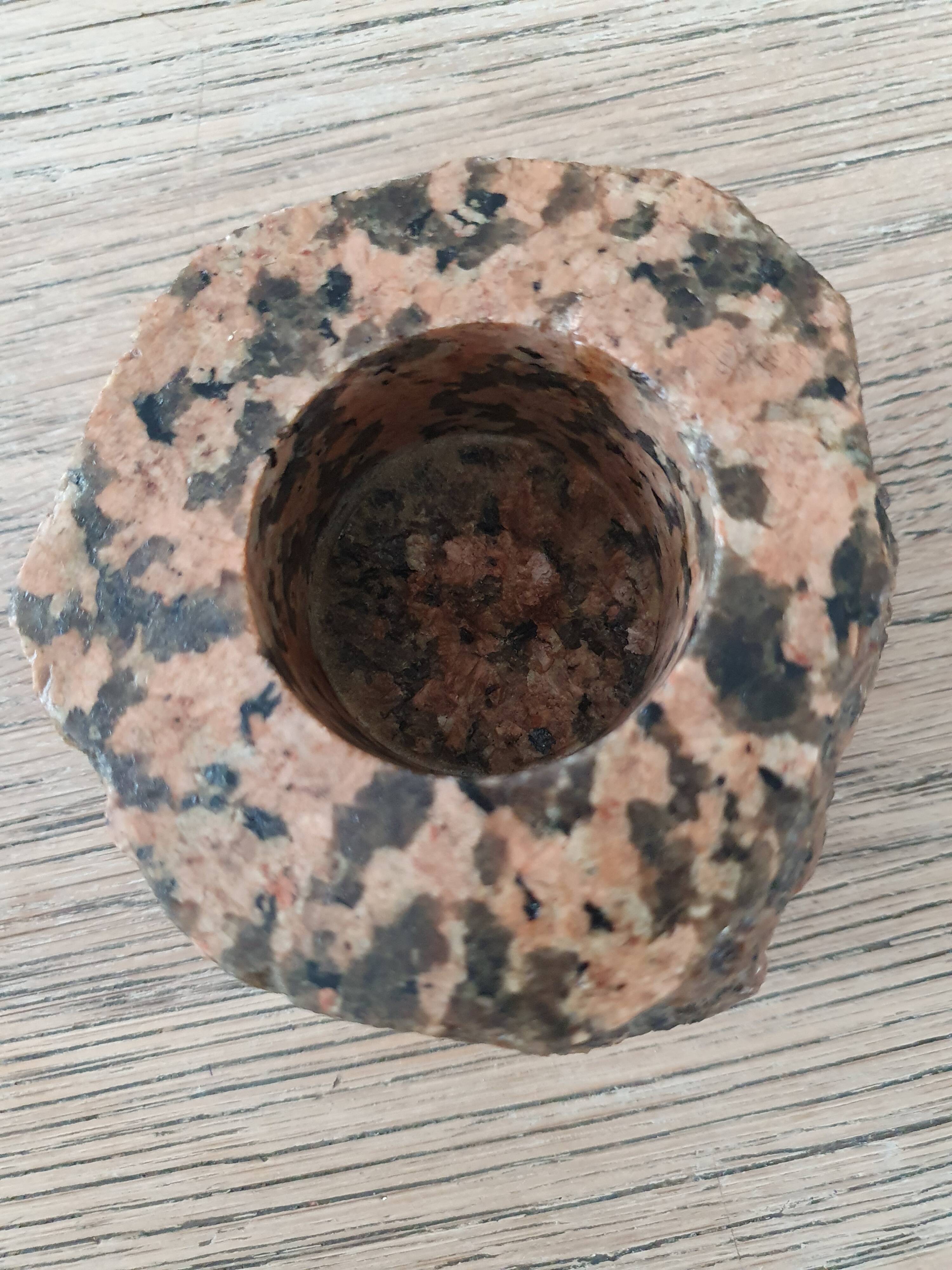 Granite ashtray (General de Gaulle)