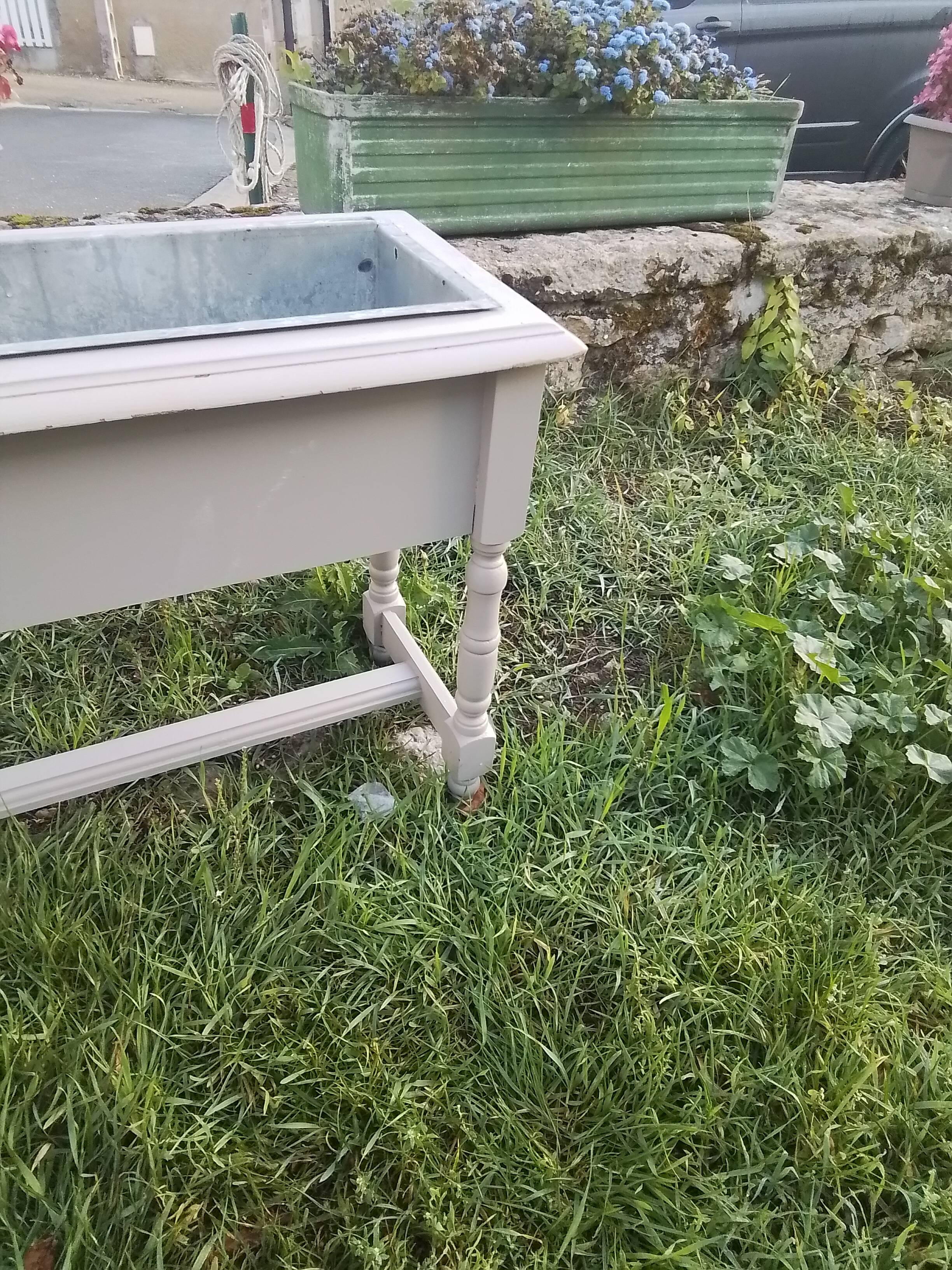 Removable galvanized interior gray wood planter