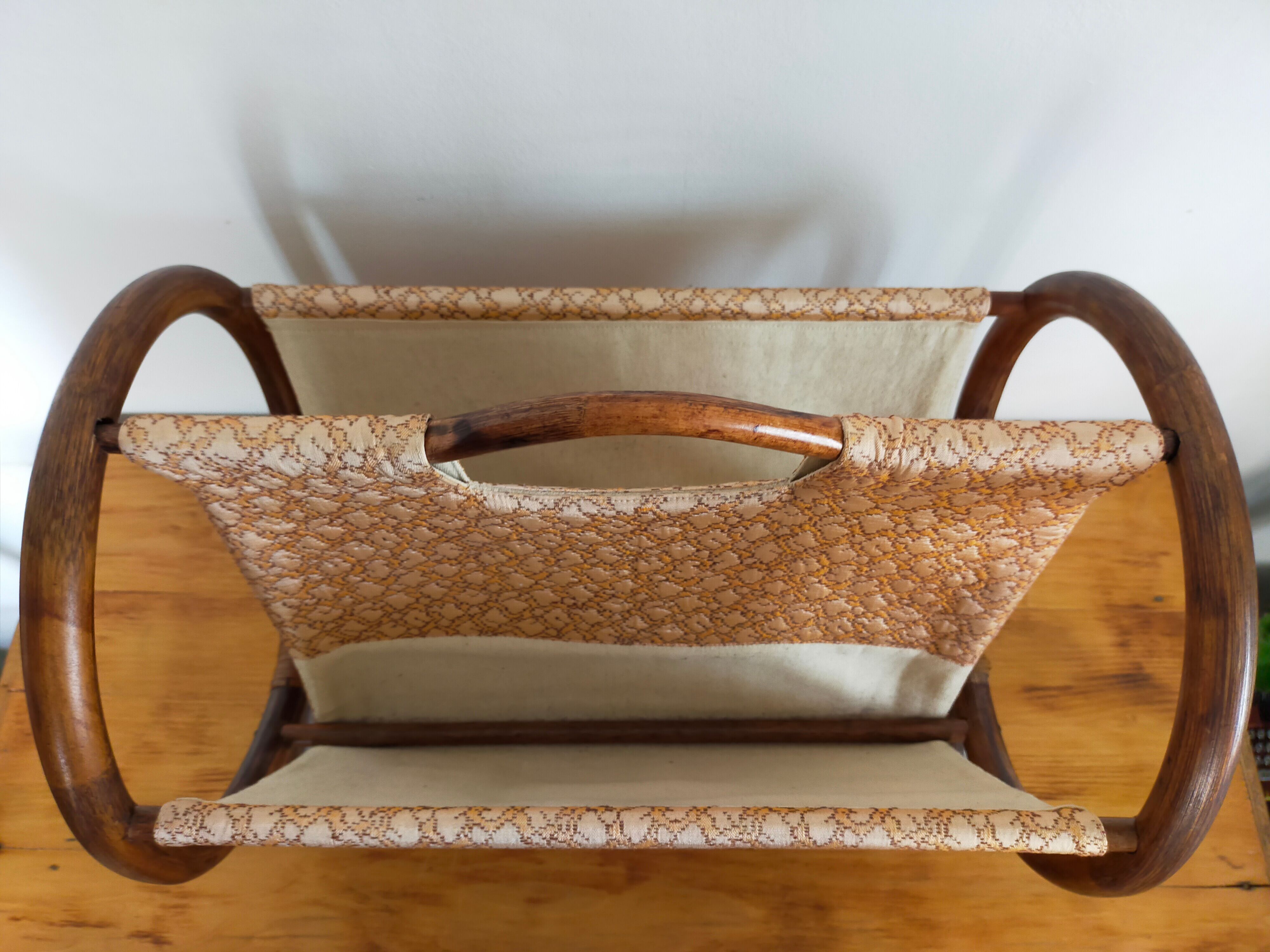 Magazine holder in rattan and vintage fabrics