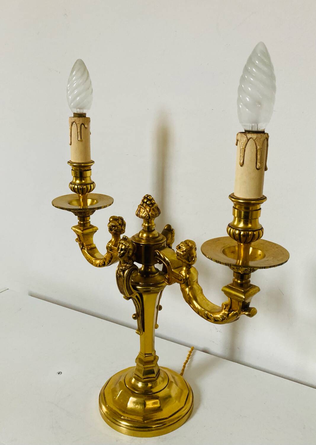 Chandelier en bronze à décors de putti et cariatides, début XXe