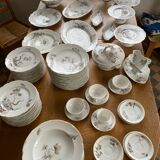 Porcelain crockery service