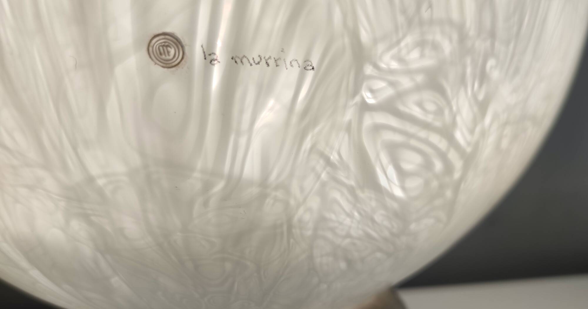 Lampe de table sphérique en verre soufflé de Murano blanc par La Murrina avec Murrines
