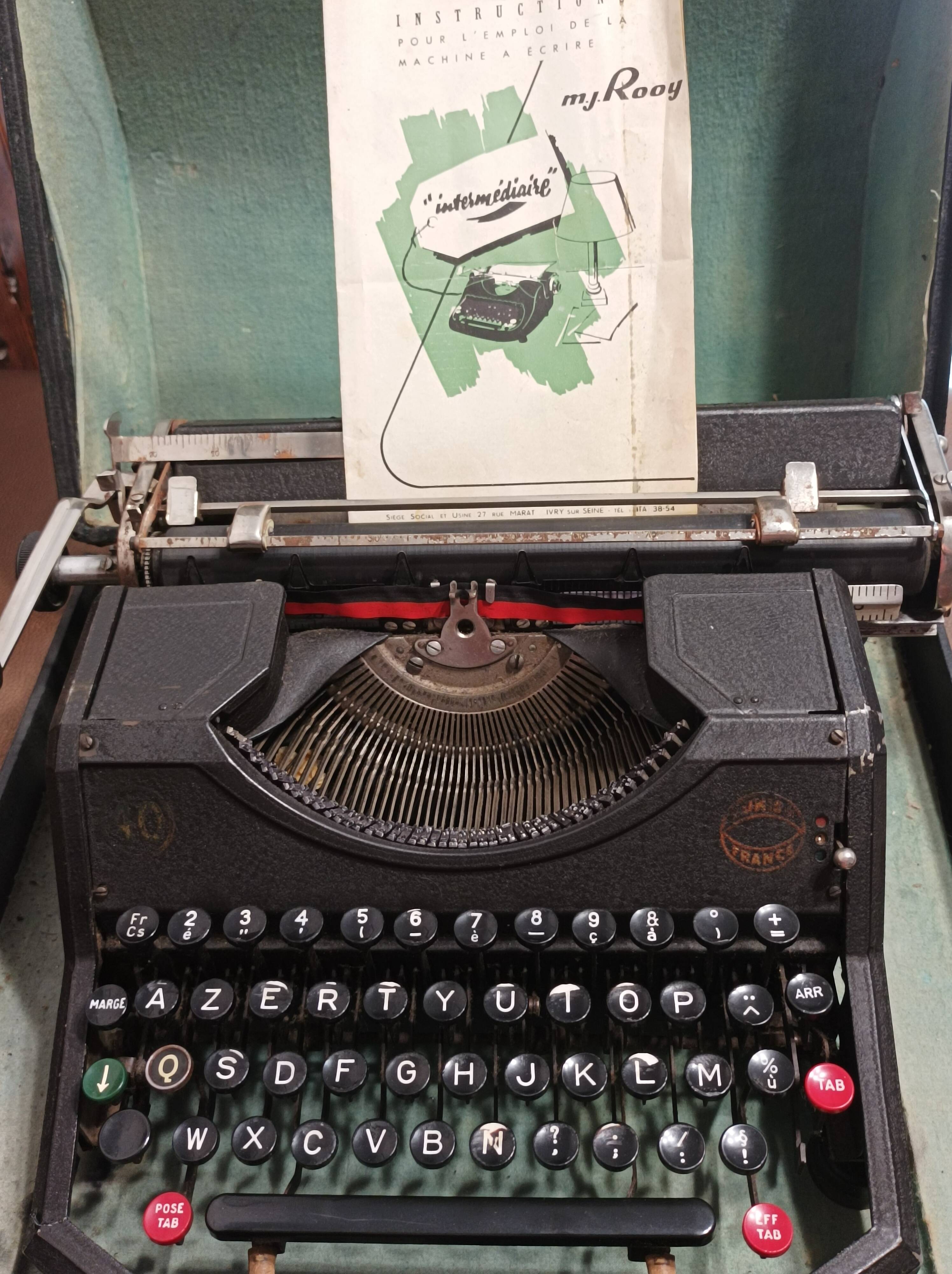 Old Rocher Rooy Functional Typewriter 1940s