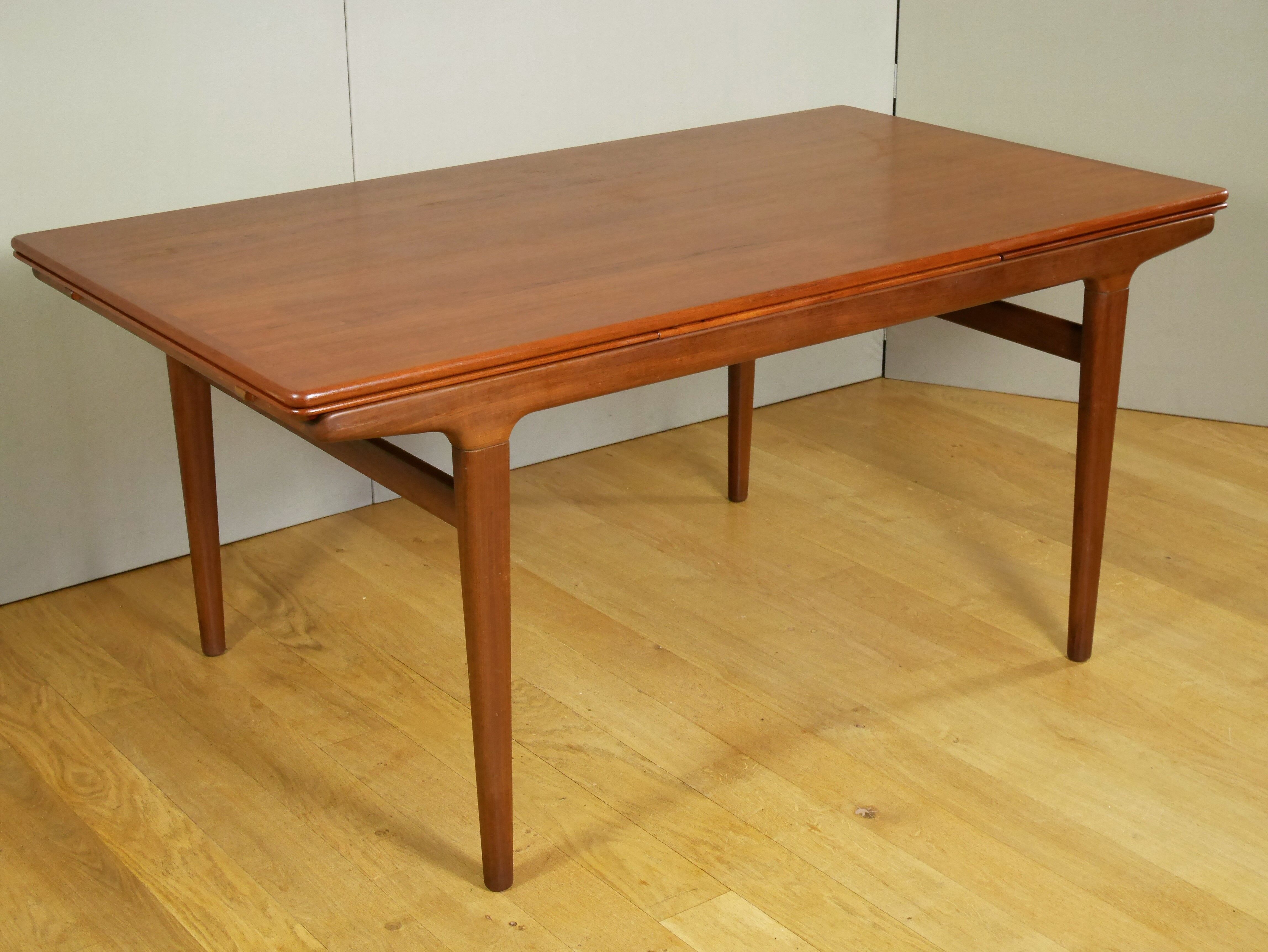 Scandinavian dining table by Johannes Andersen 2 extensions 60s
