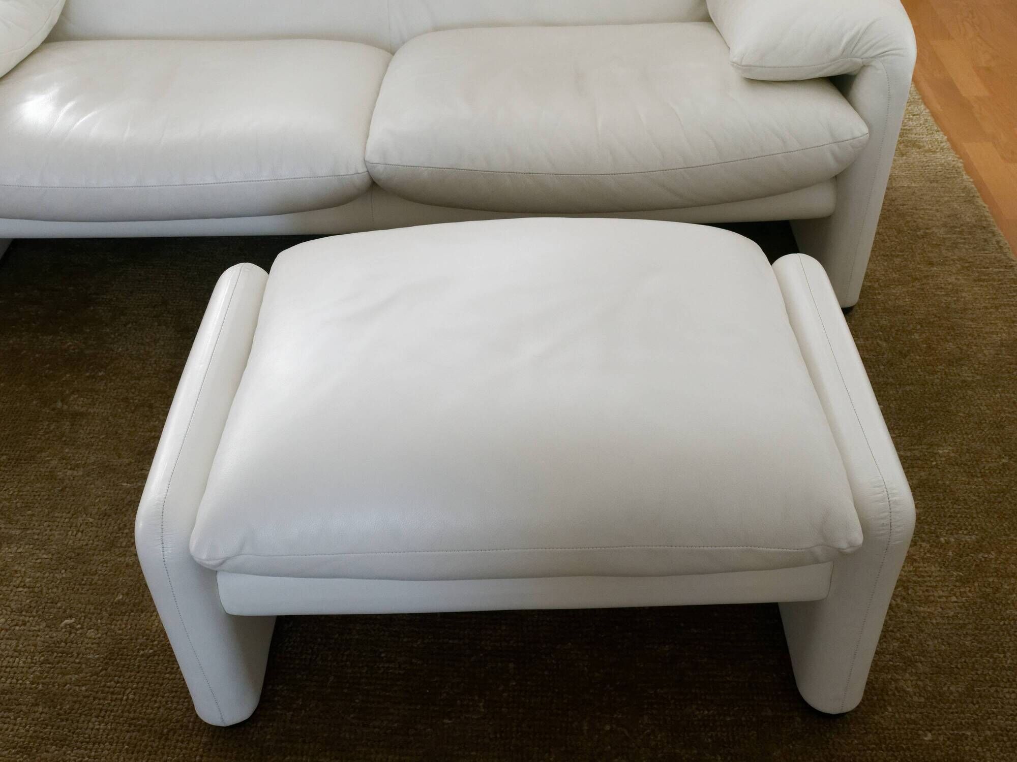 Cassina sofa model maralunga in white leather - 2-seater - with pouf