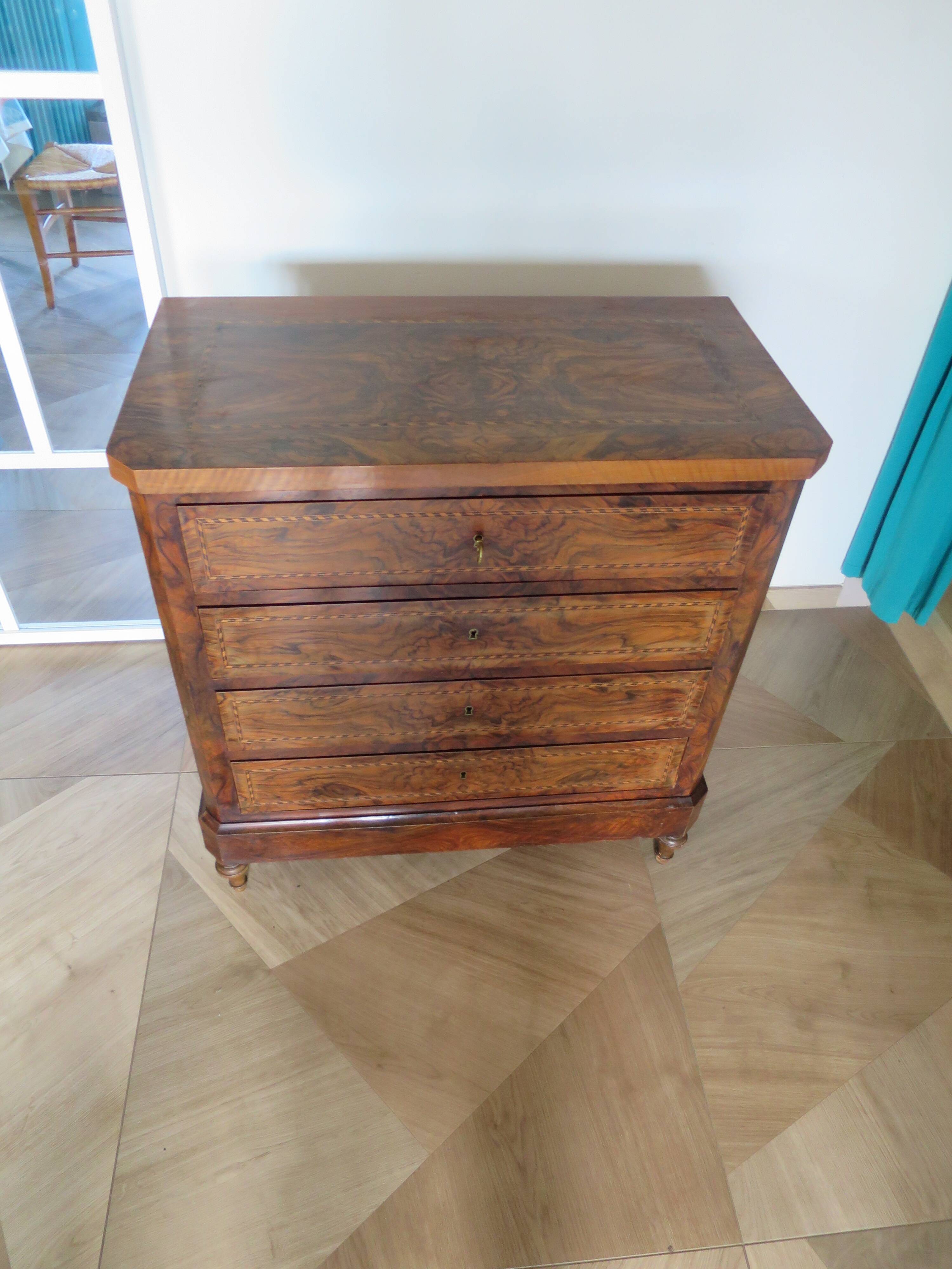 Antique oak burr chest of drawers - 4 drawers - marquetry inlay from the early 21st century