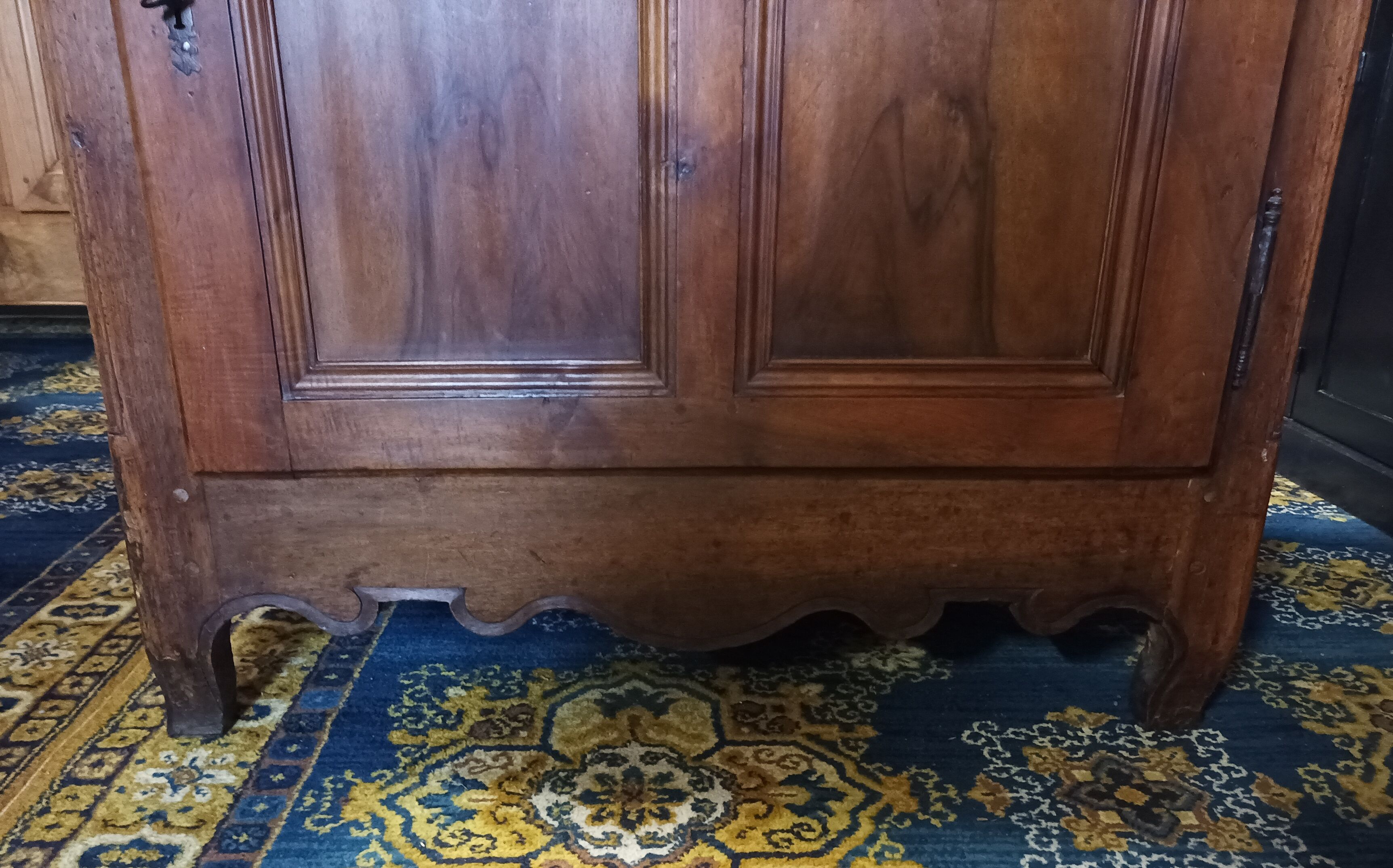Louis XV standing man in walnut