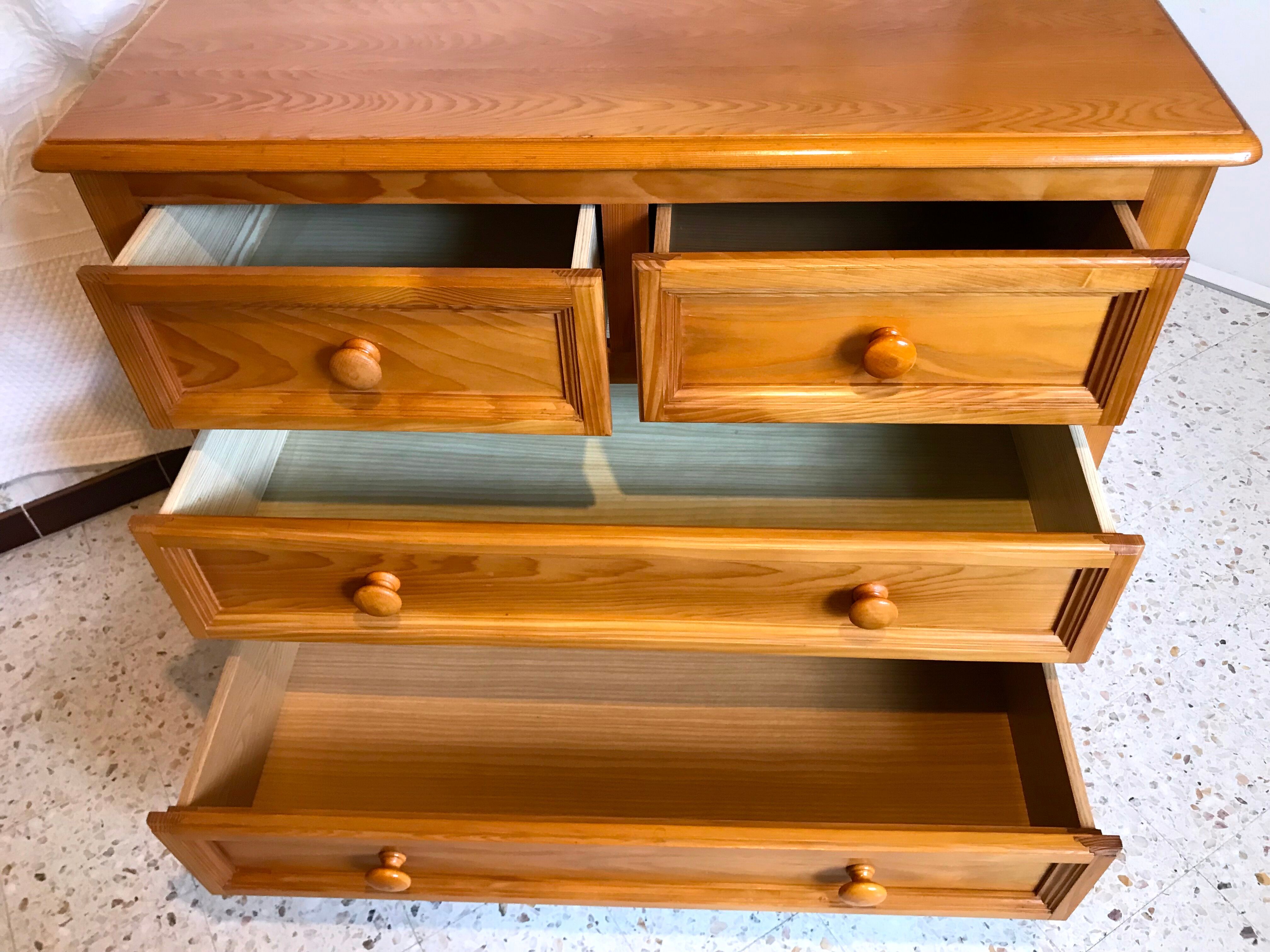 Vintage wooden chest of drawers 3 drawers round buttons country style