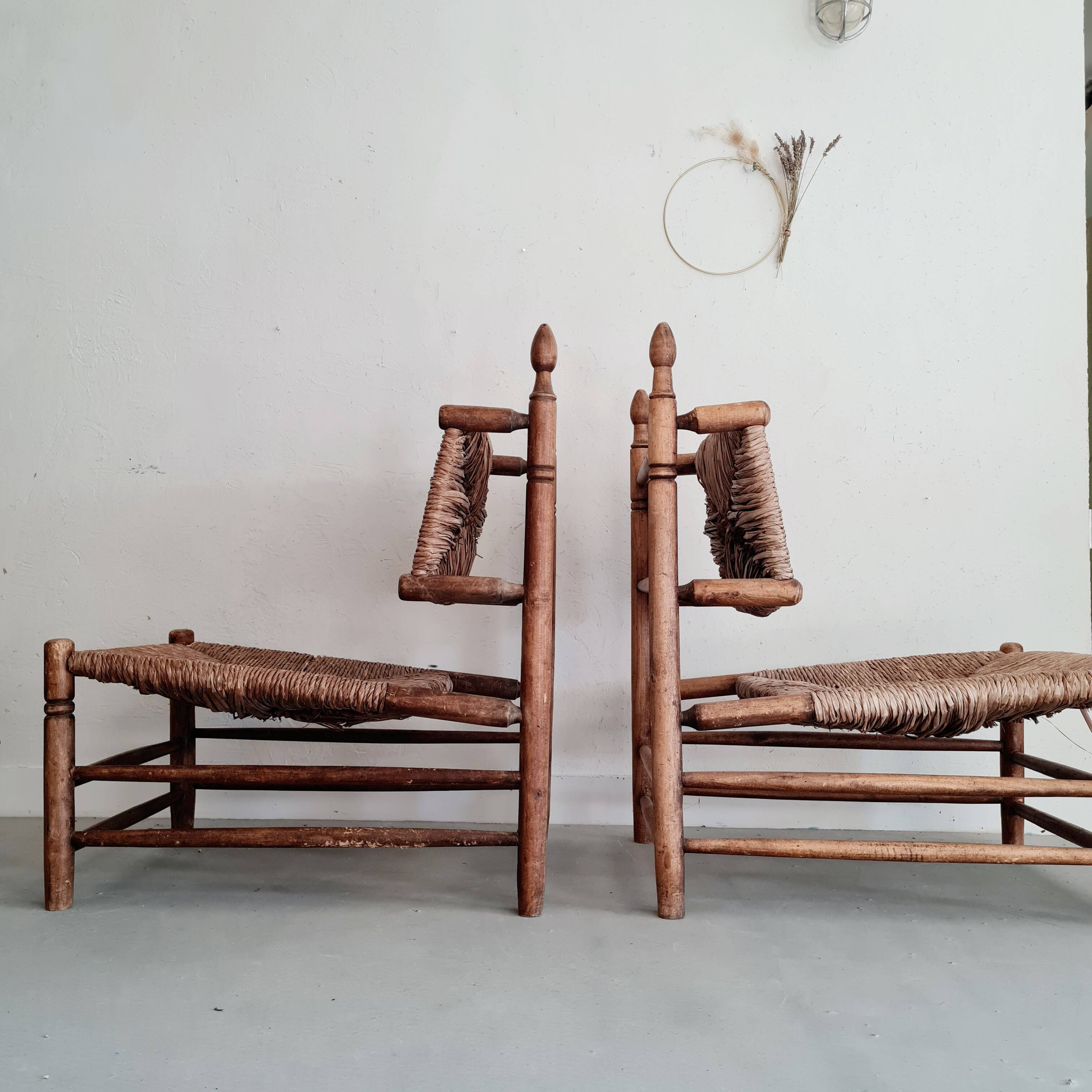 Paire fauteuils en bois et paille
