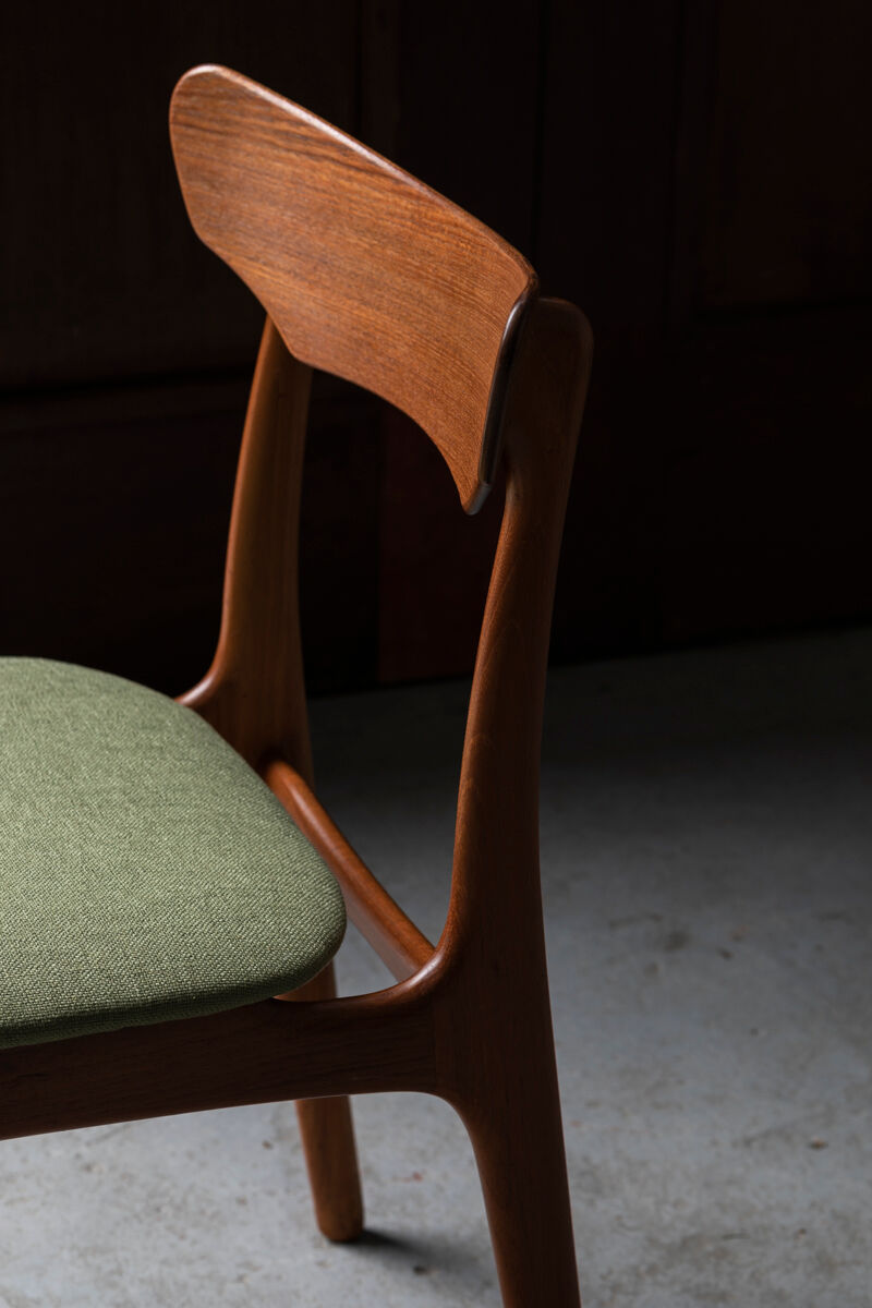 Set of 4 dining chairs by Schiønning & Elgaard with green seat