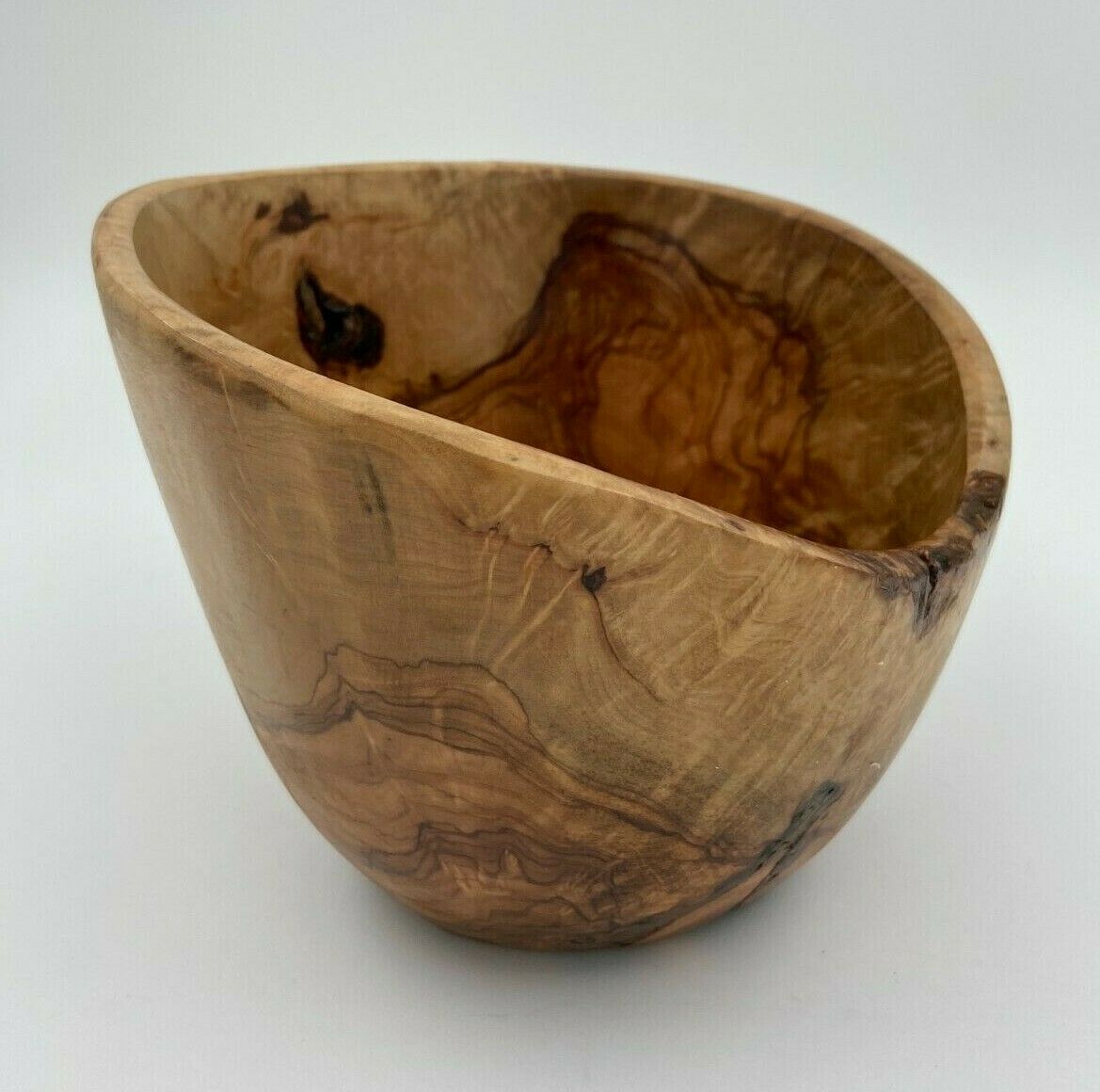 Free-form wooden 1960 trend design cut for fruit