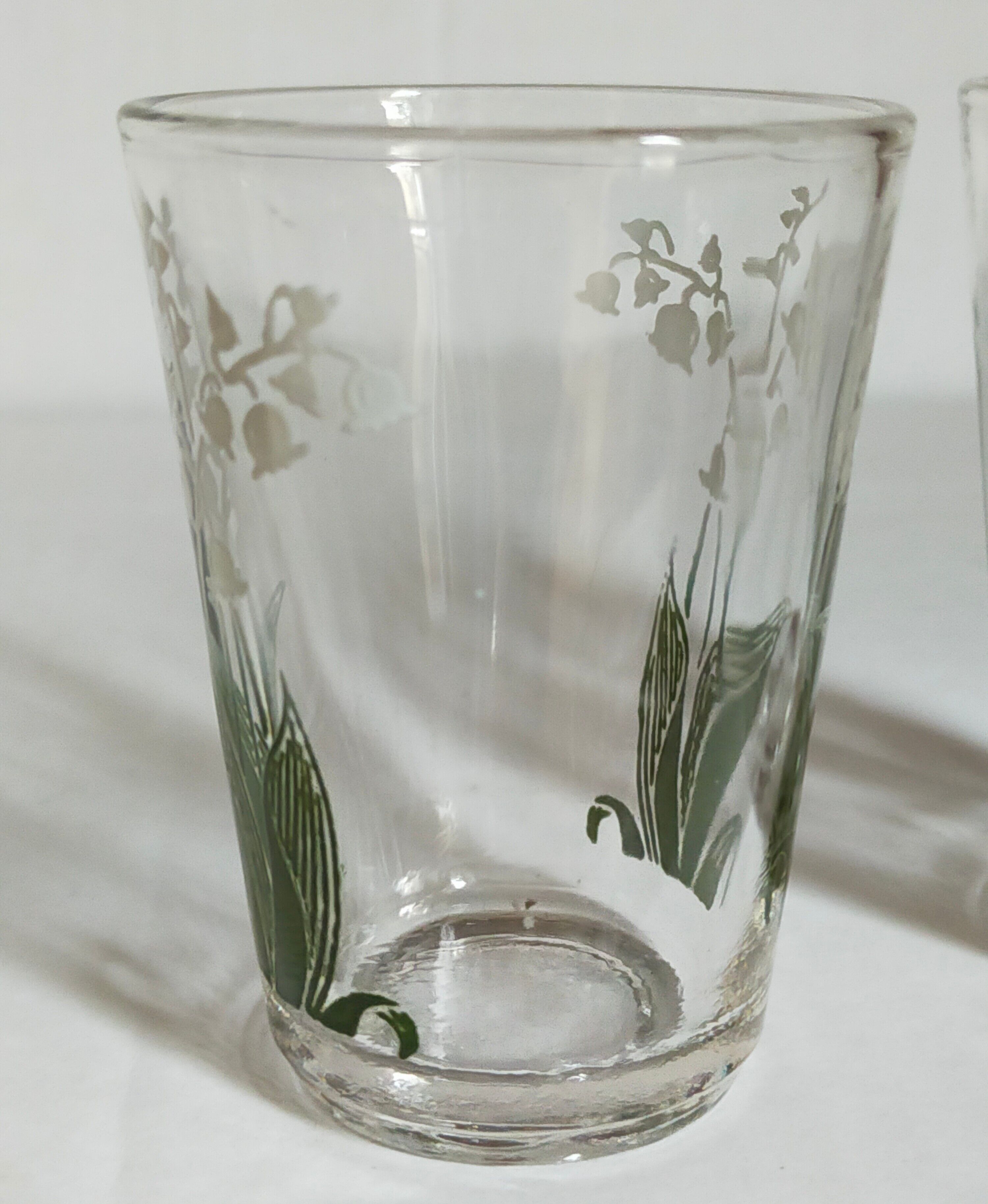 Seven glasses with digestive screen-printed with thrush, 30s
