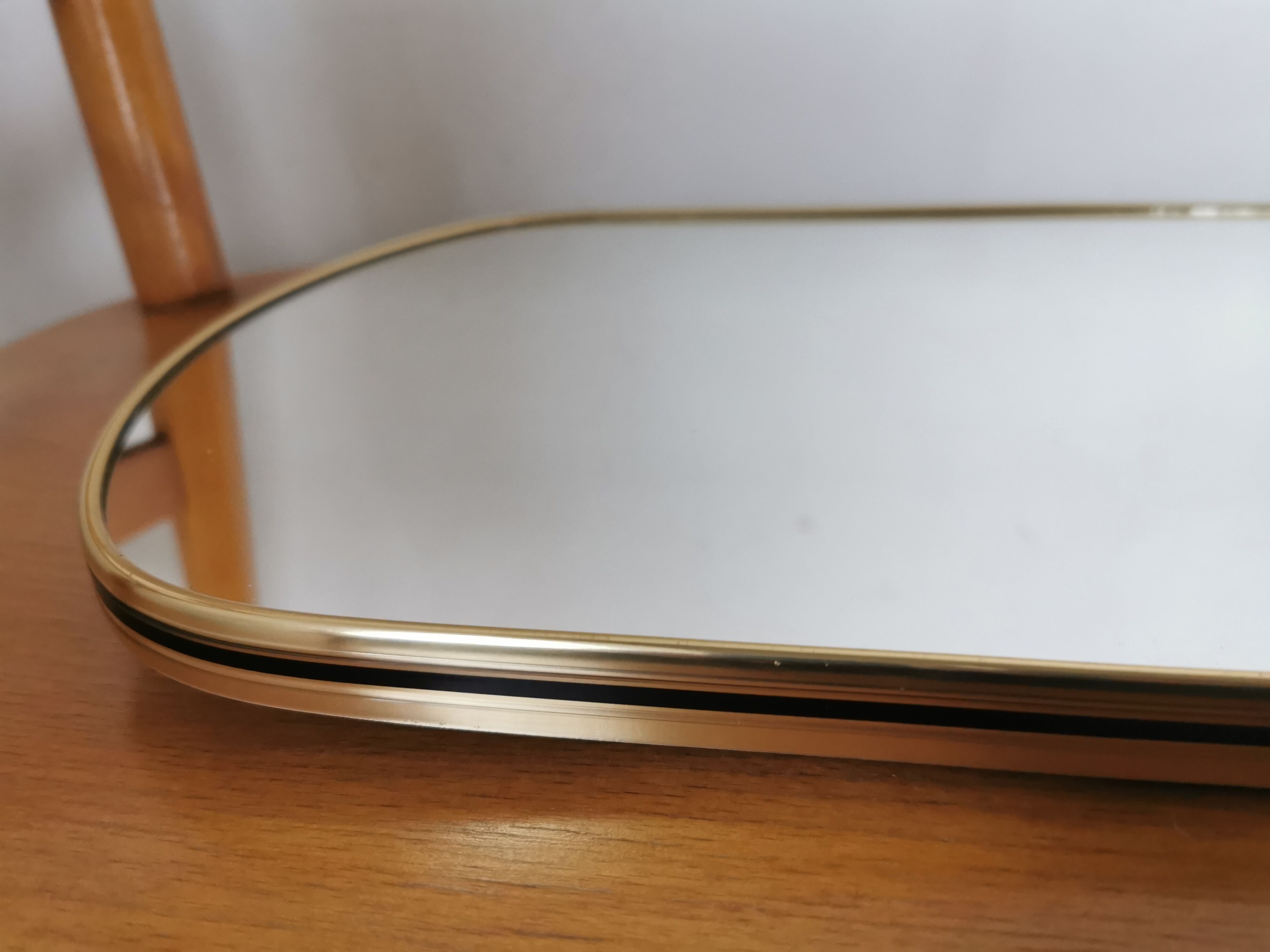 Miroir bord doré, forme libre vintage 1970