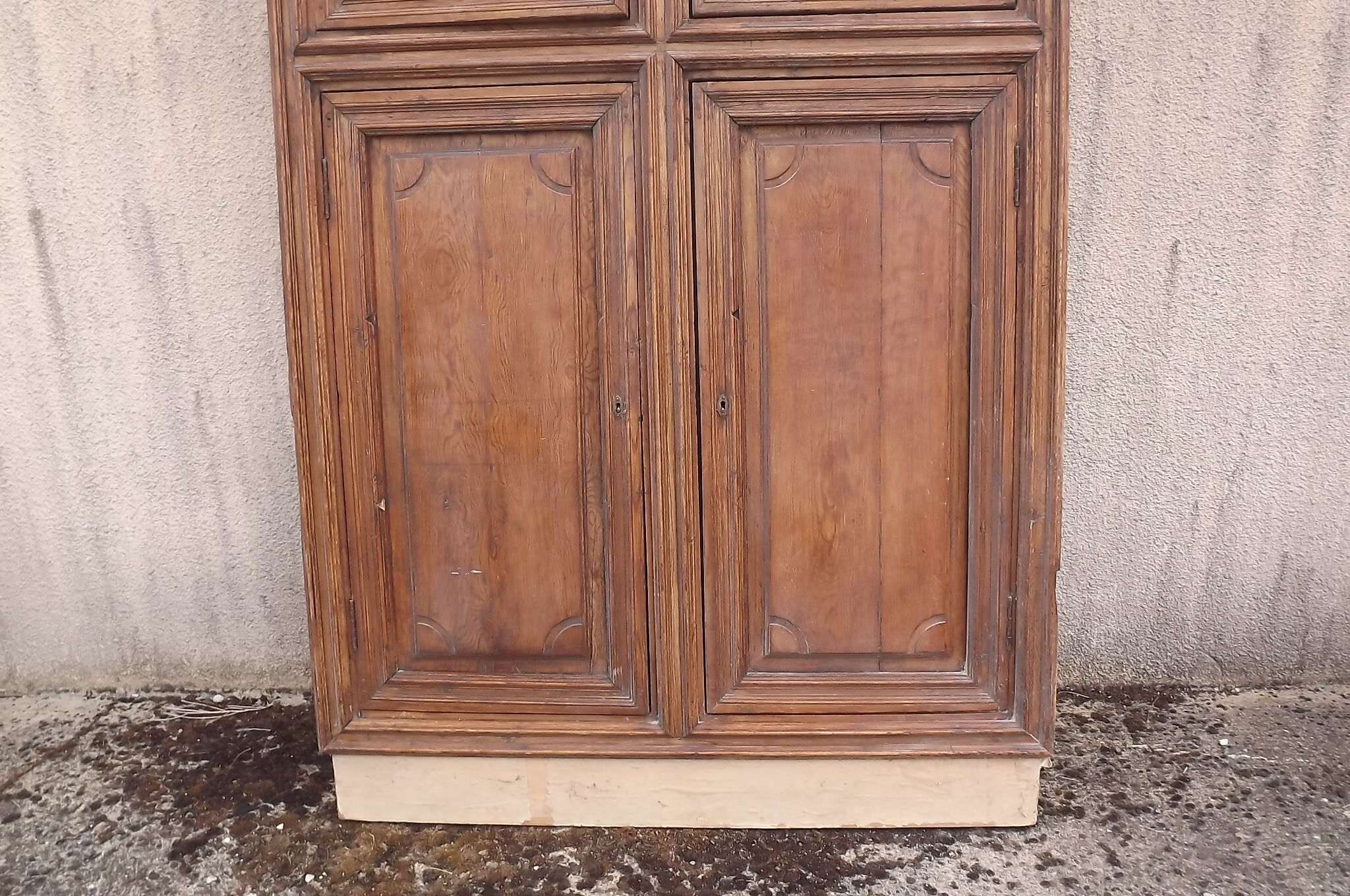 Front of Cabinet 19 th 4 doors