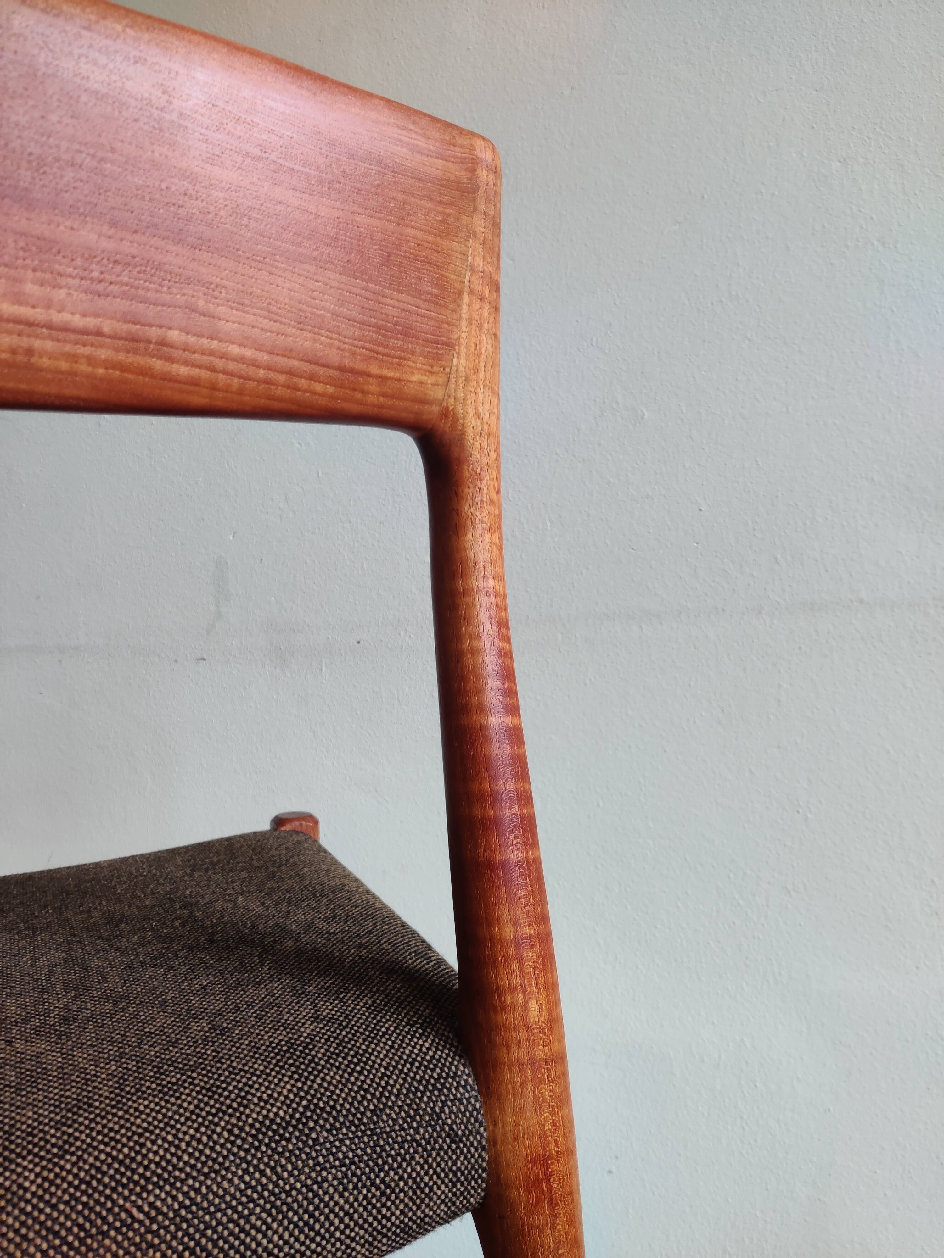Niels Otto Møller No. 77, 6 chaises, teck et textile