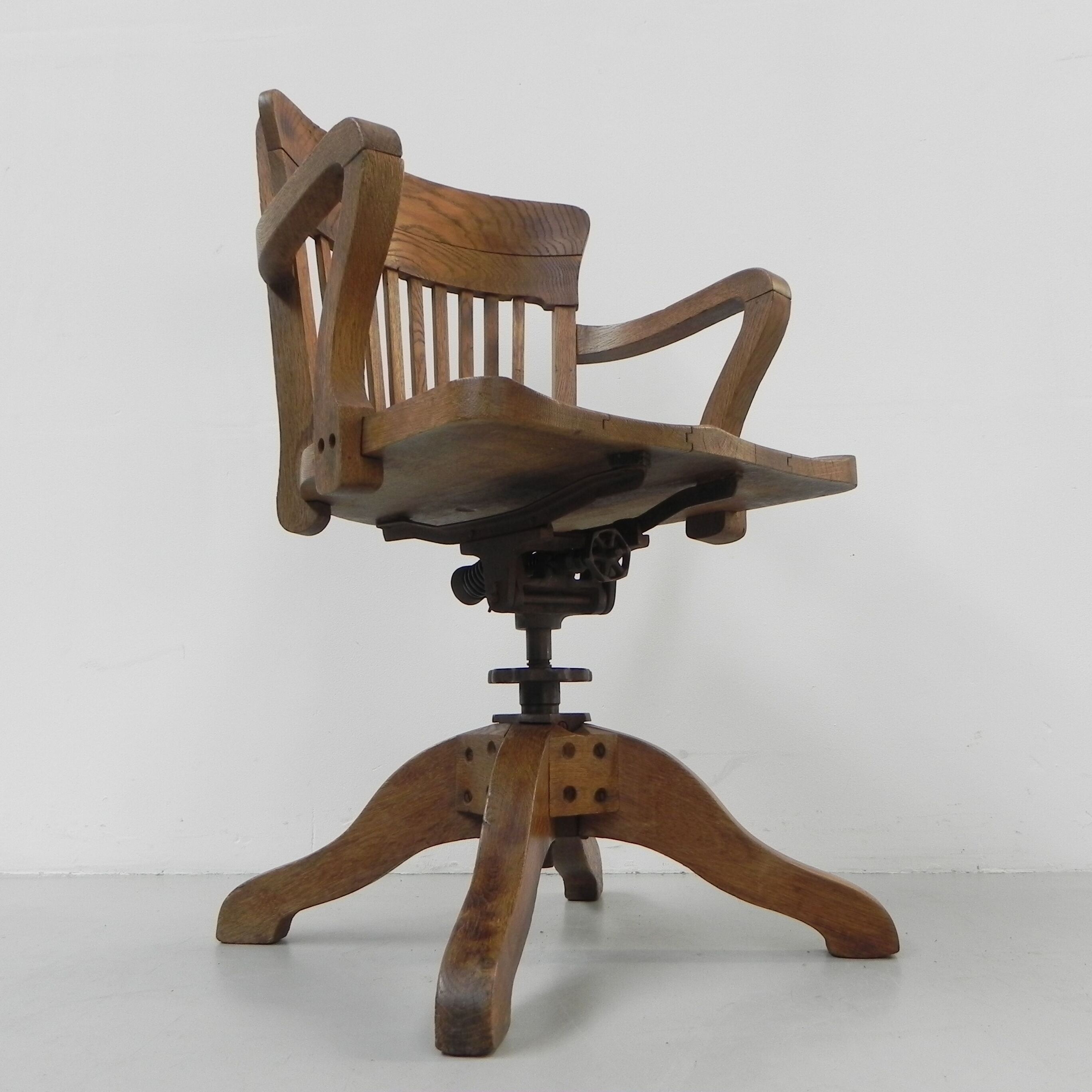 Oak office chair with spring mechanism and armrests