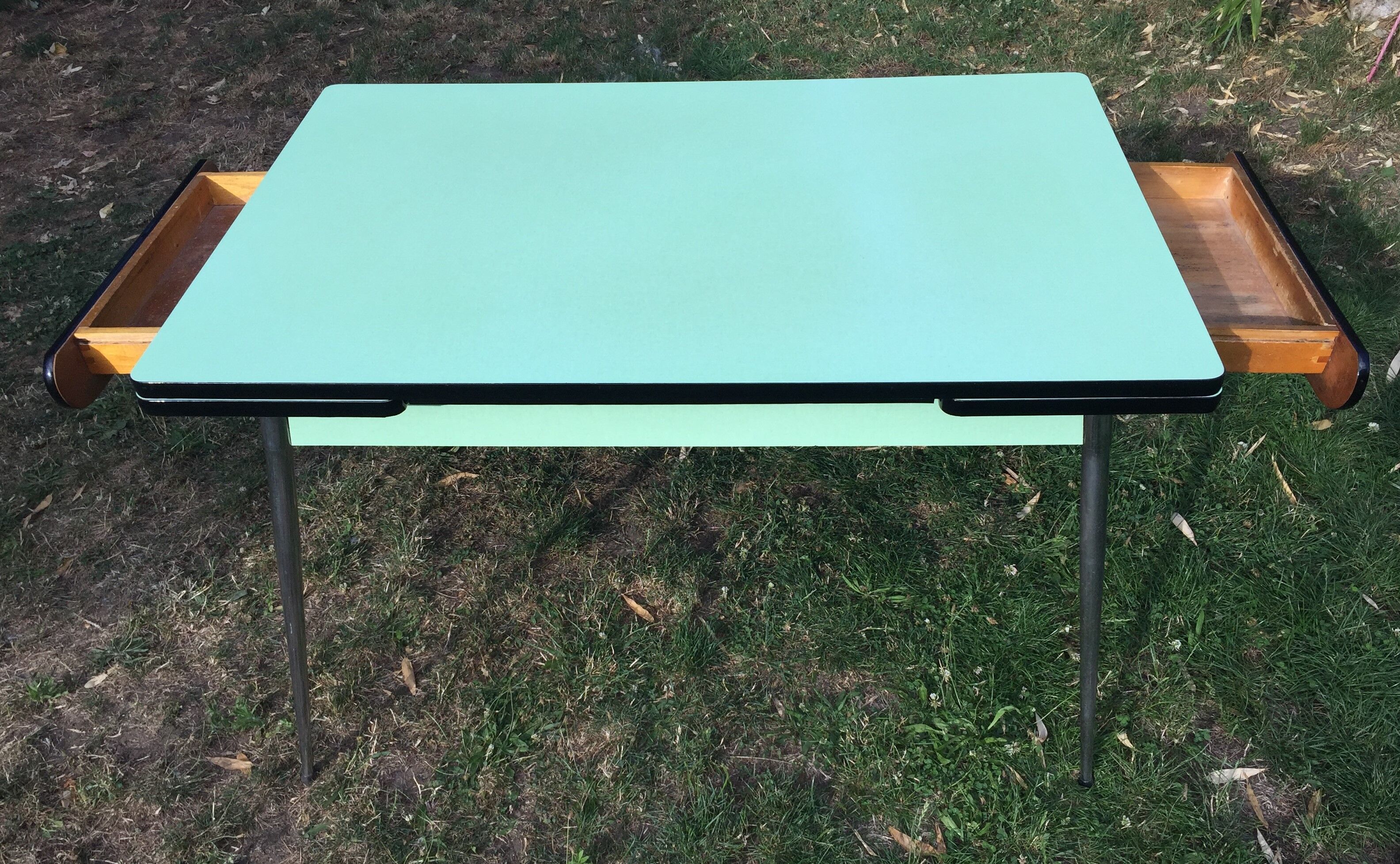 Vintage set in formica