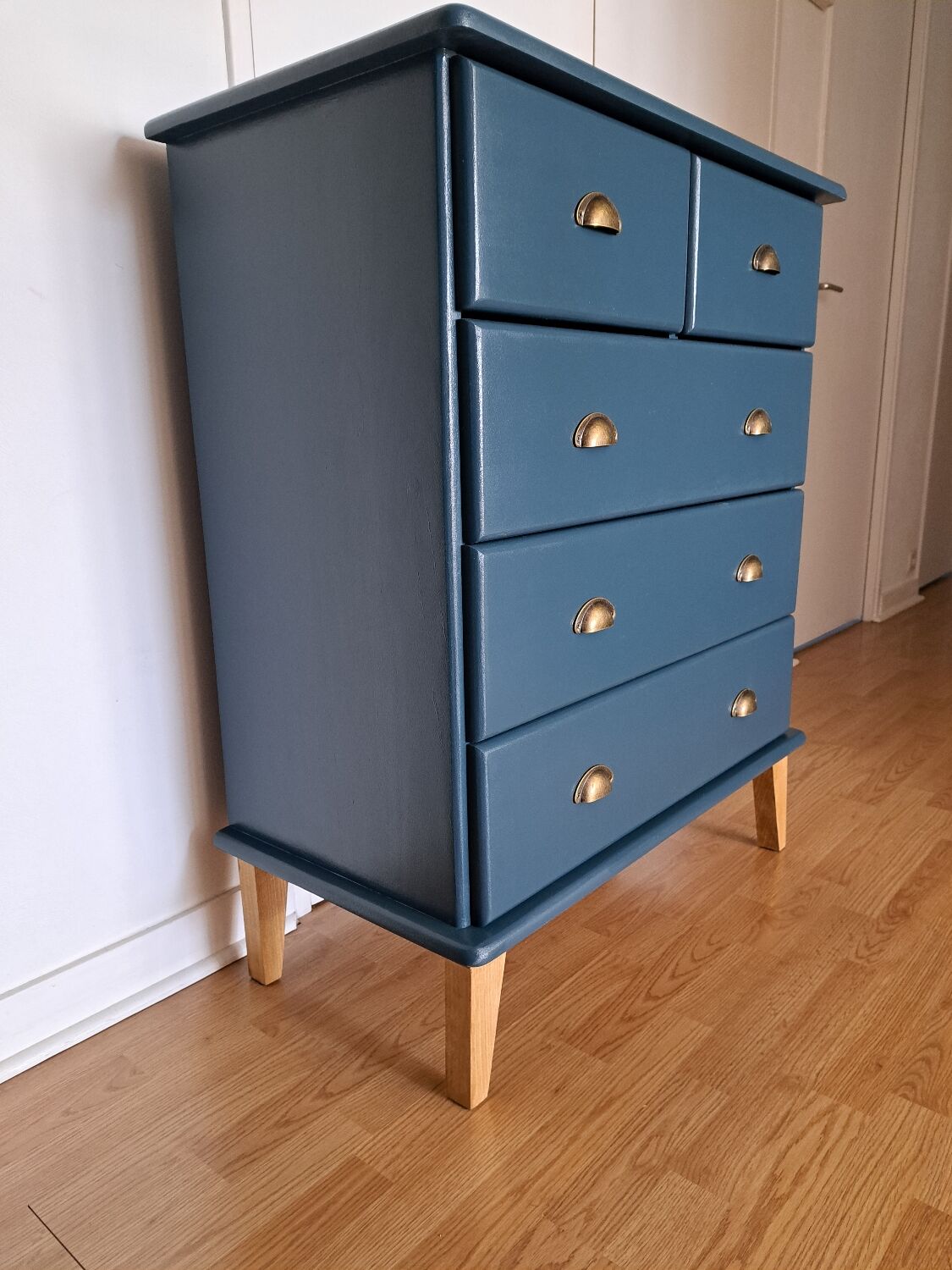 Chest of drawers