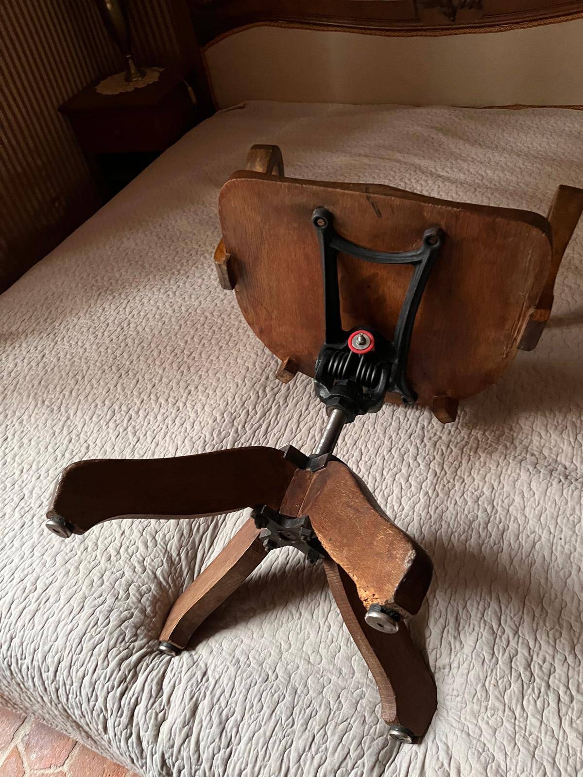 Classic vintage swivel office armchair (1950s–1970s)