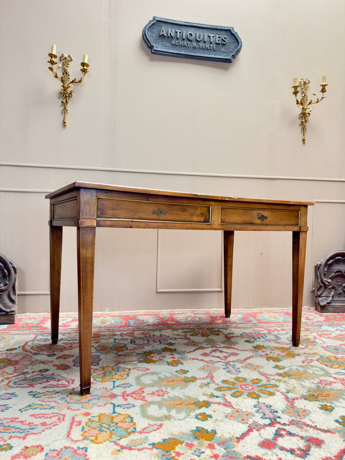Bureau plat en noyer de style Louis XVI XIX eme siècle