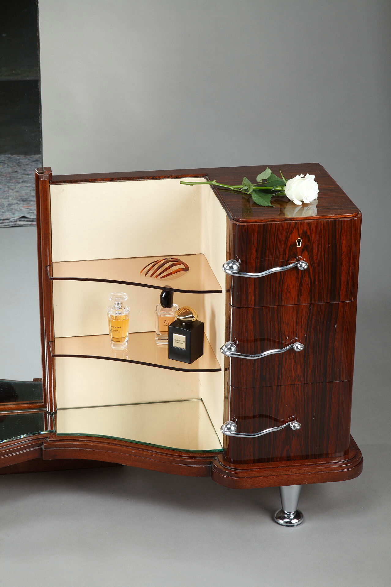 Coiffeuse et son fauteuil en placage d'ébène de Macassar