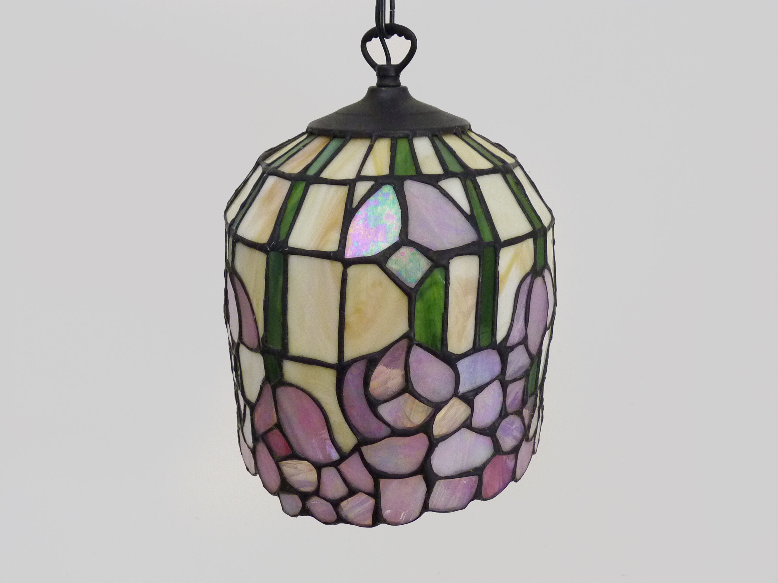 Tiffany pendant lamp in glass paste with floral decoration.