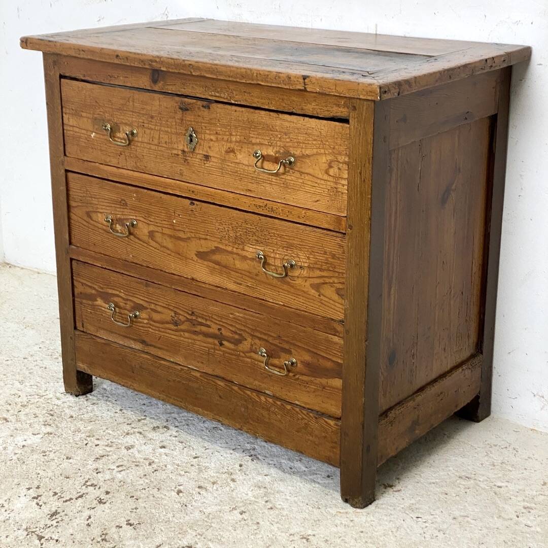 Late 19th century chest of drawers
