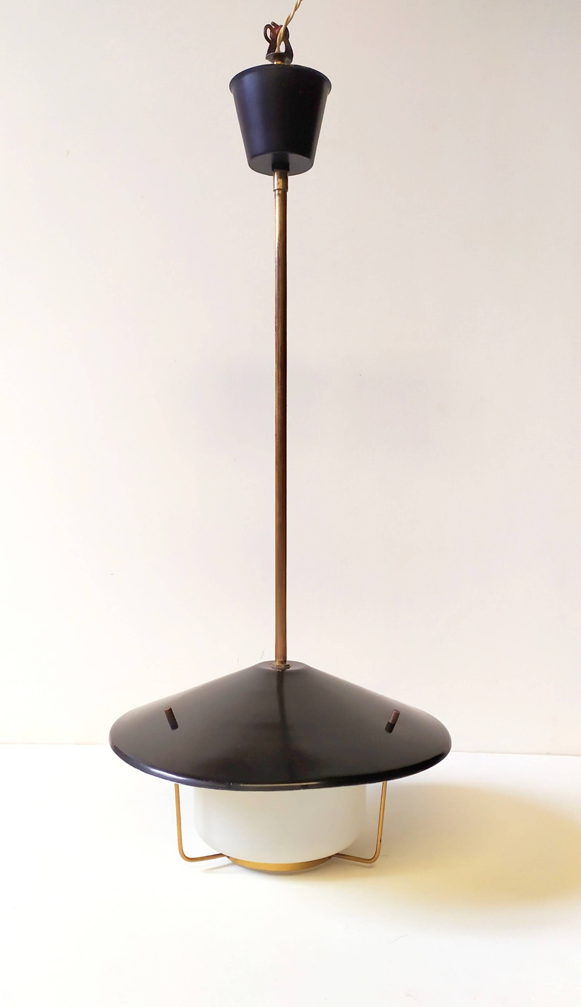 Small pendant lamp attributed to Stilnovo, 1950s.