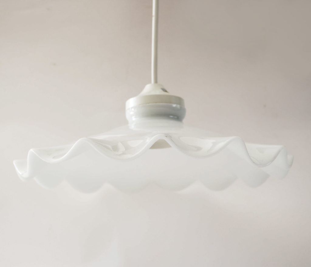 Opaline suspension