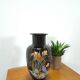 Vase vintage en porcelaine noire.