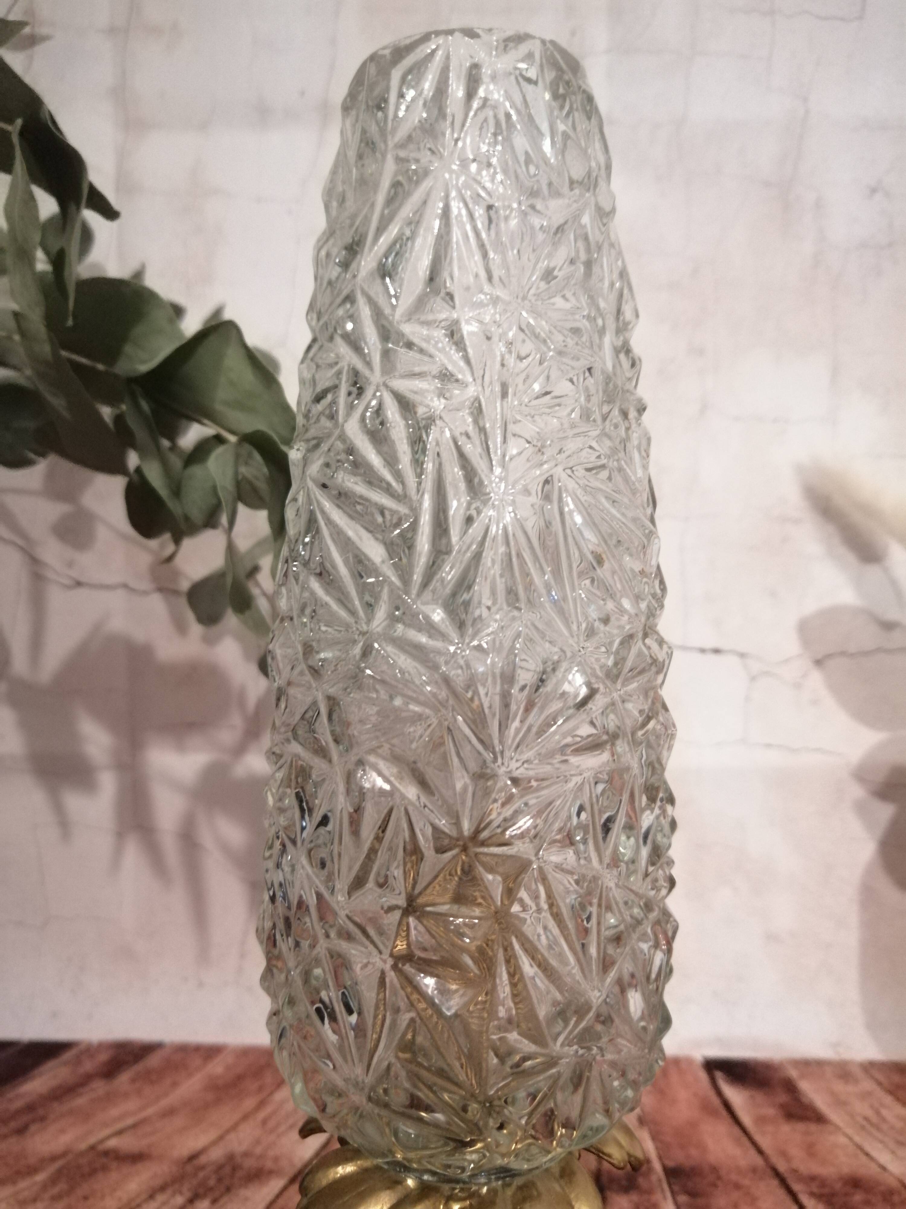Lampe ancienne sur pieds, globe tulipe en verre moulé