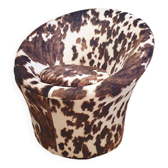 Mushroom-style armchair