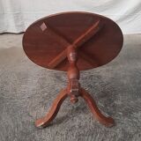 Tripod pedestal table